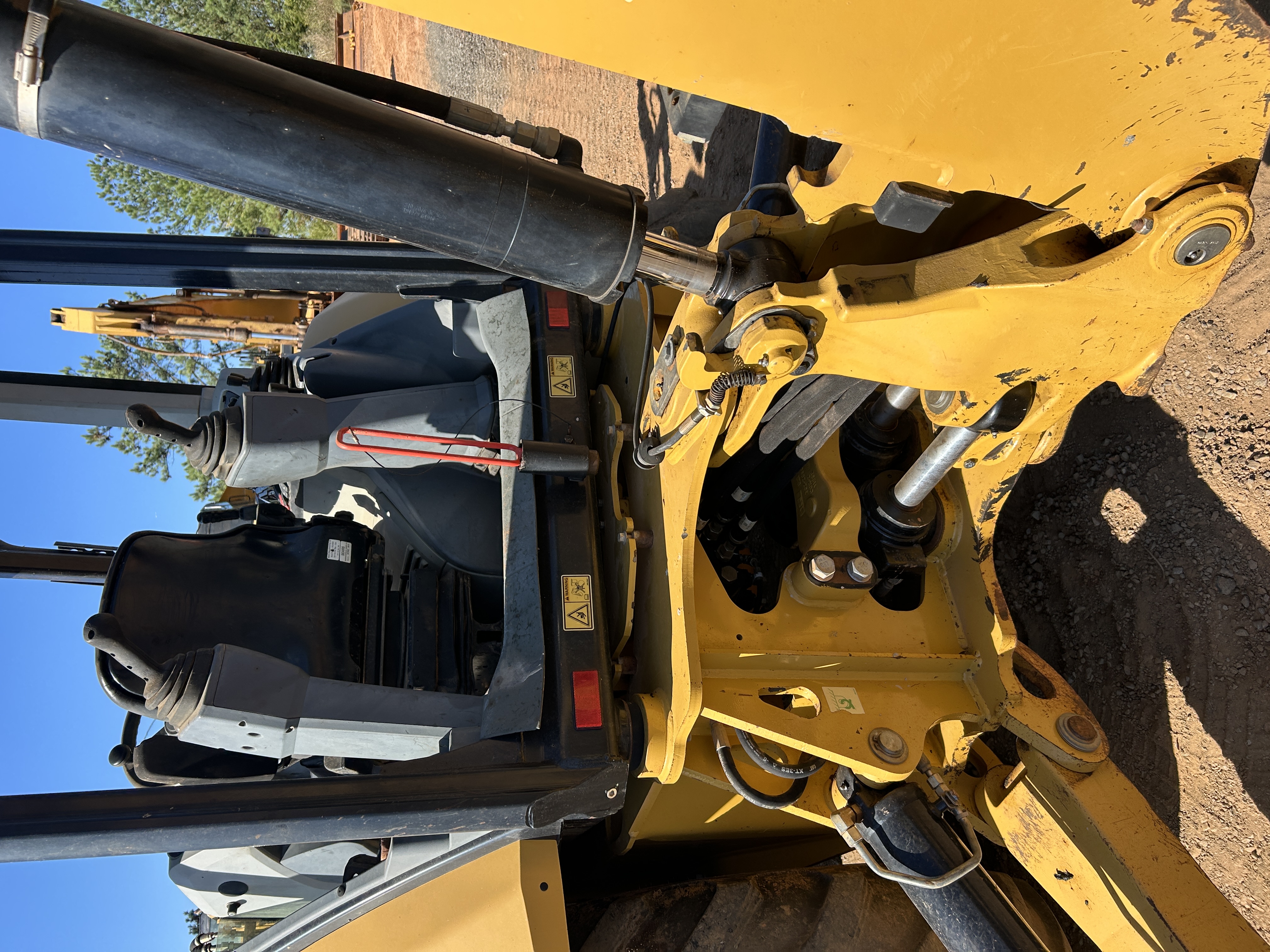Used 2015 Caterpillar 420F2 IT