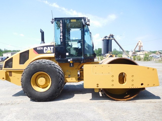 Used 2010 Caterpillar CS74