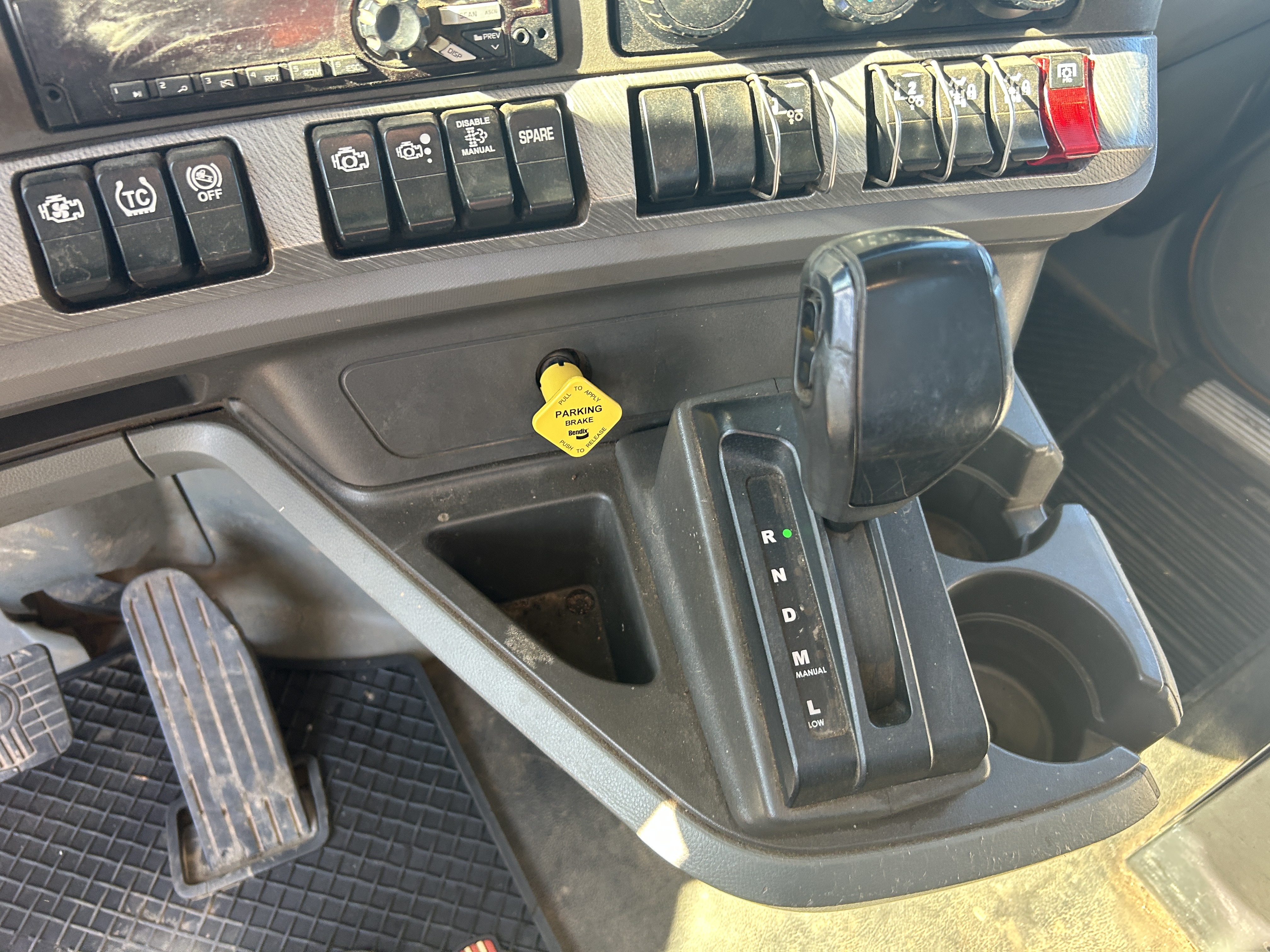 Used 2016 Kenworth T880 Quad Axle Dump Truck - Automatic