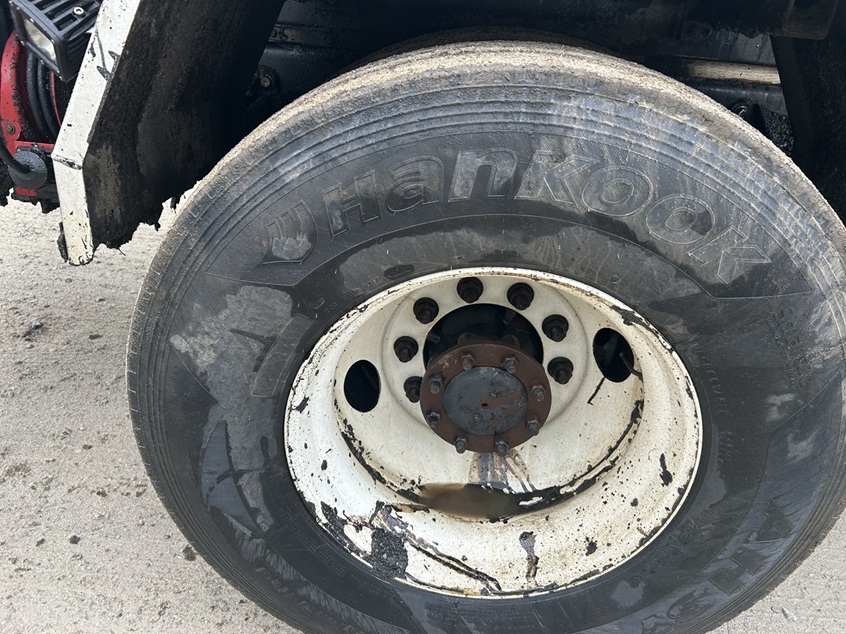 Used 2018 International Leeboy Rosco Maximizer 3 Tack Truck
