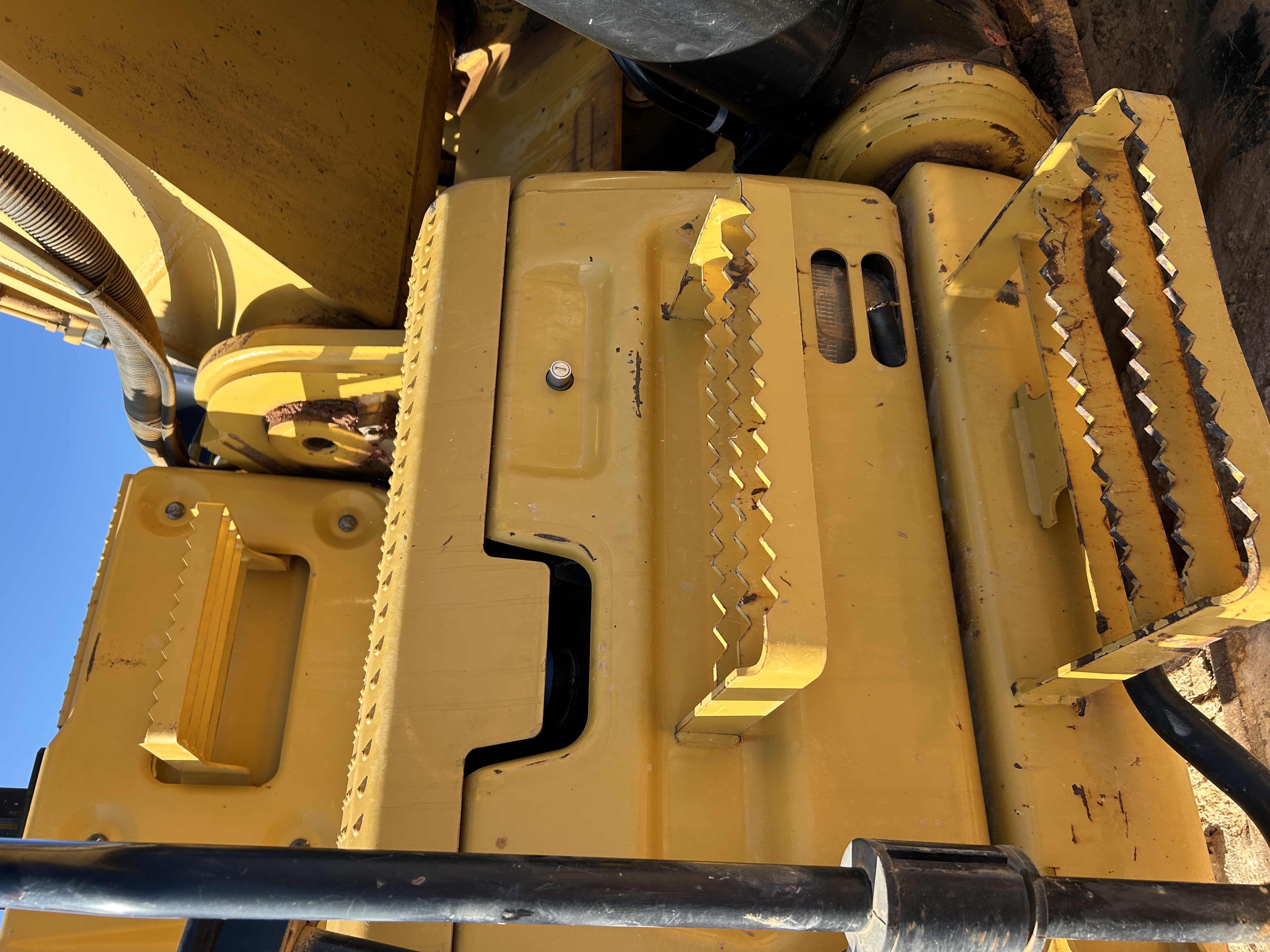 Used 2016 Caterpillar 349FL