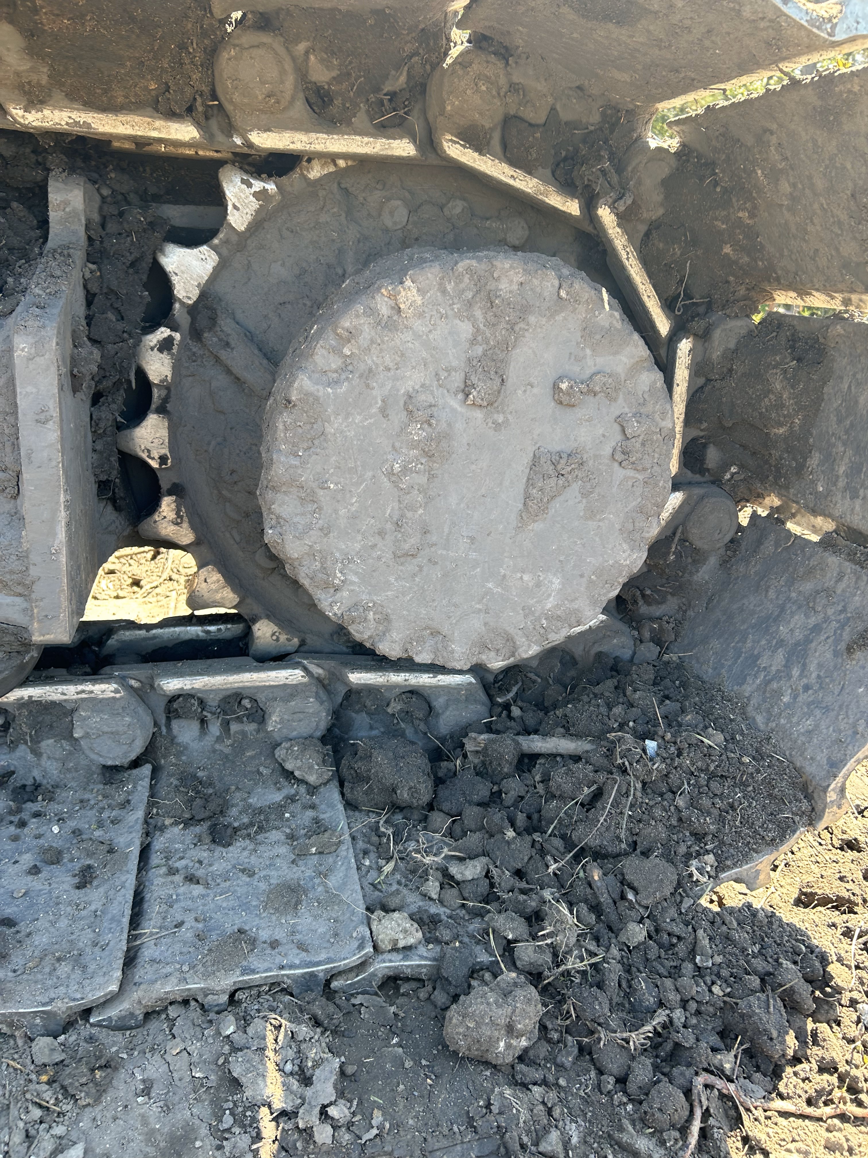 Used 2023 Volvo EC220EL with 385 hrs, progressive link hydraulic thumb