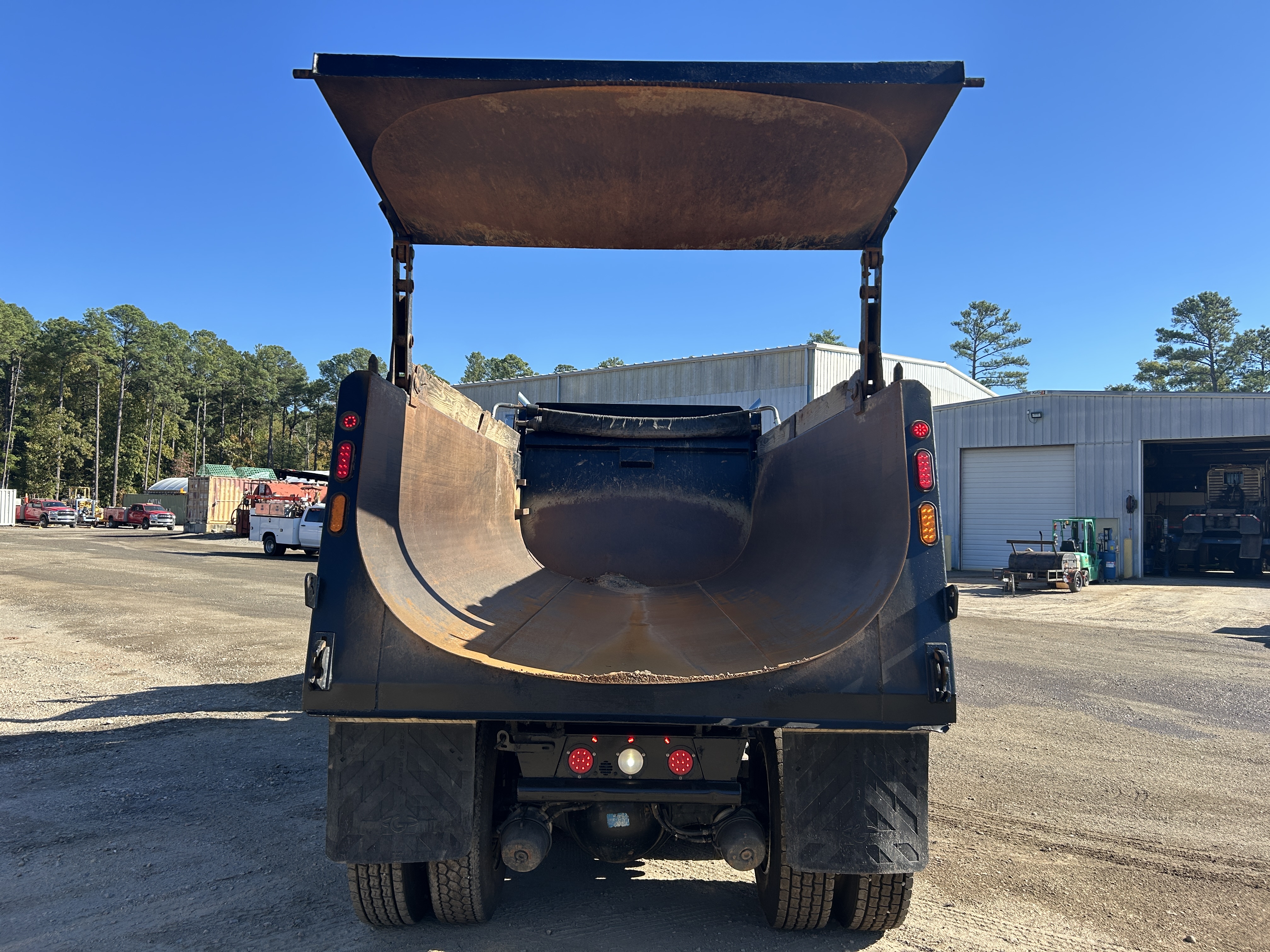 Used 2016 Kenworth T880 Quad Axle Dump Truck - Automatic