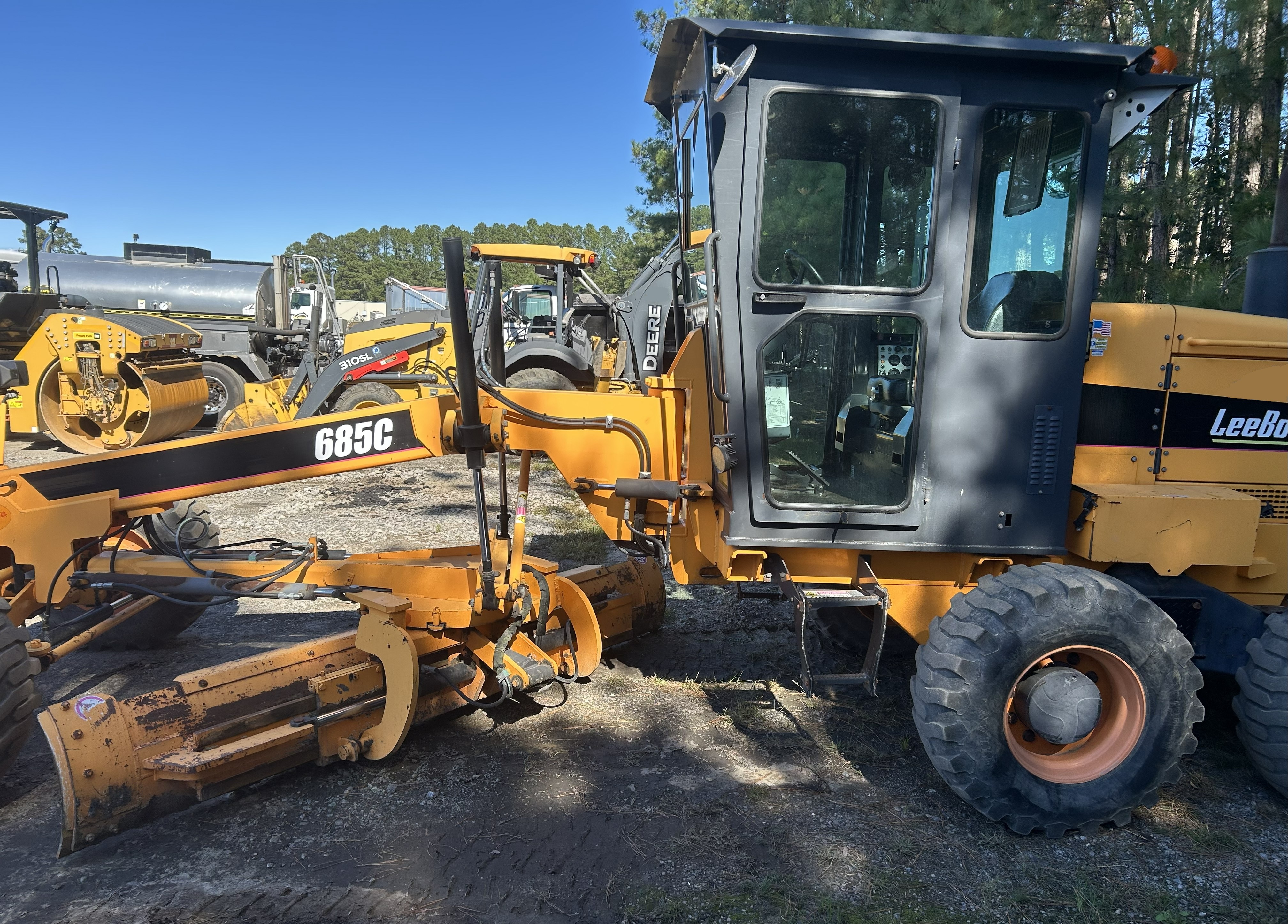 Used 2017 Leeboy 685C with only 1362
