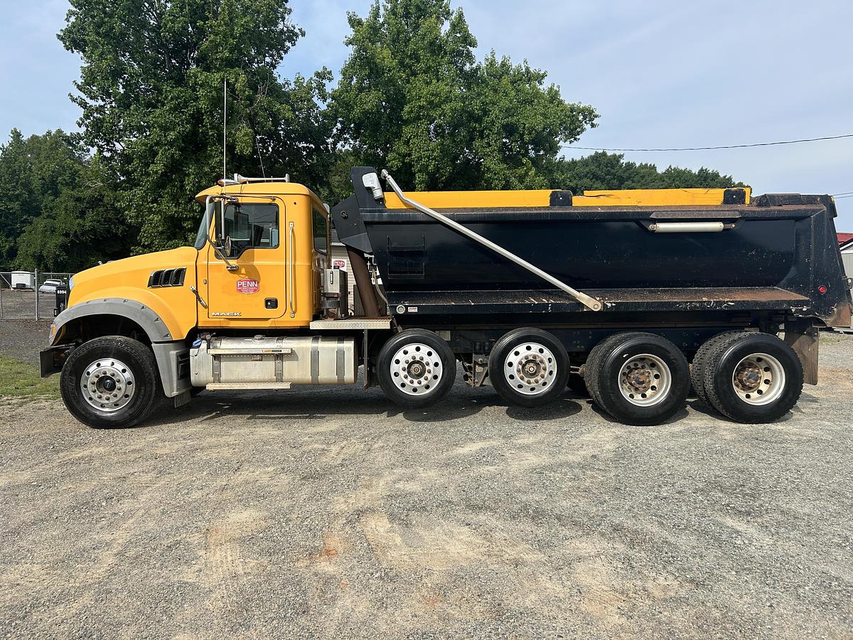 Used 2018 Mack Granite GU713 Quad Axle Dump Truck - automatic