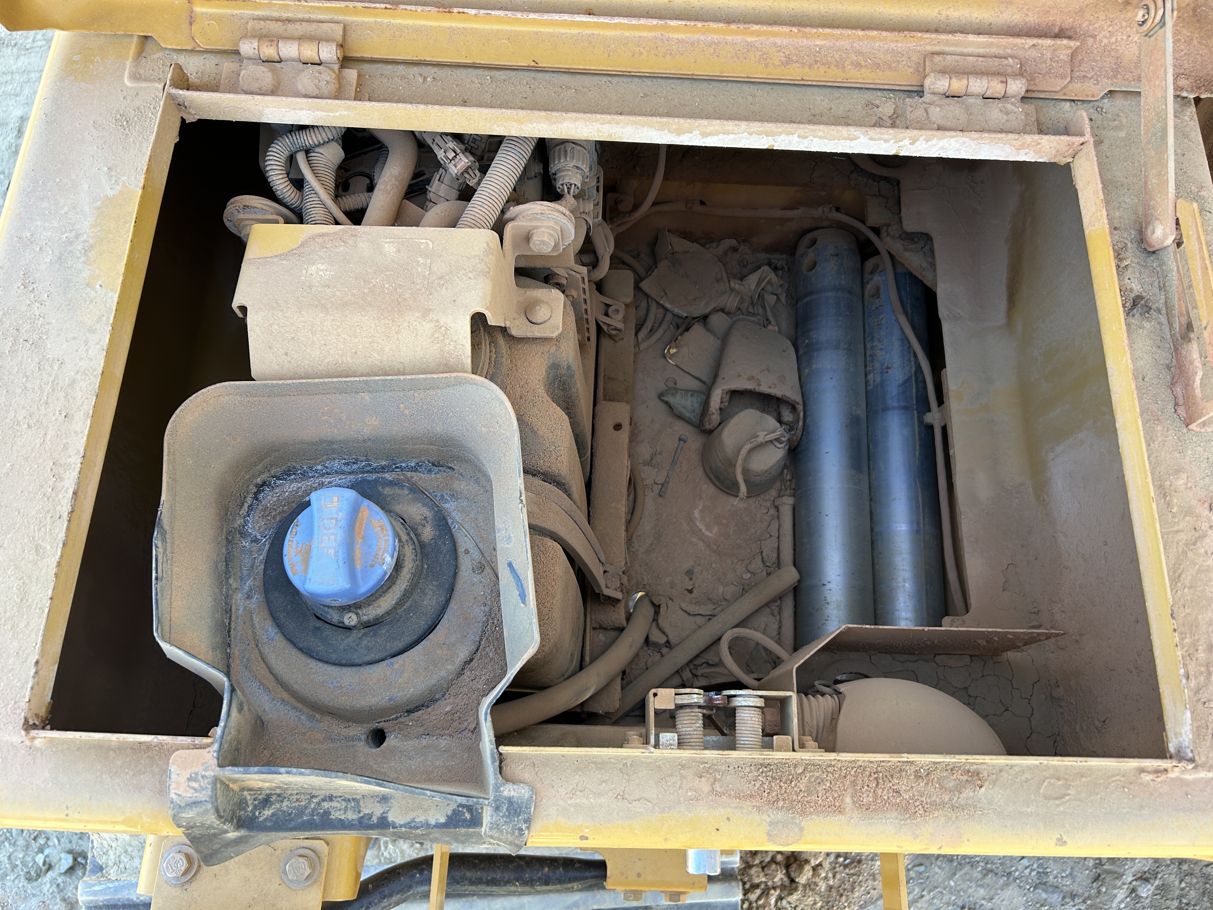 Used 2016 Caterpillar 323FL