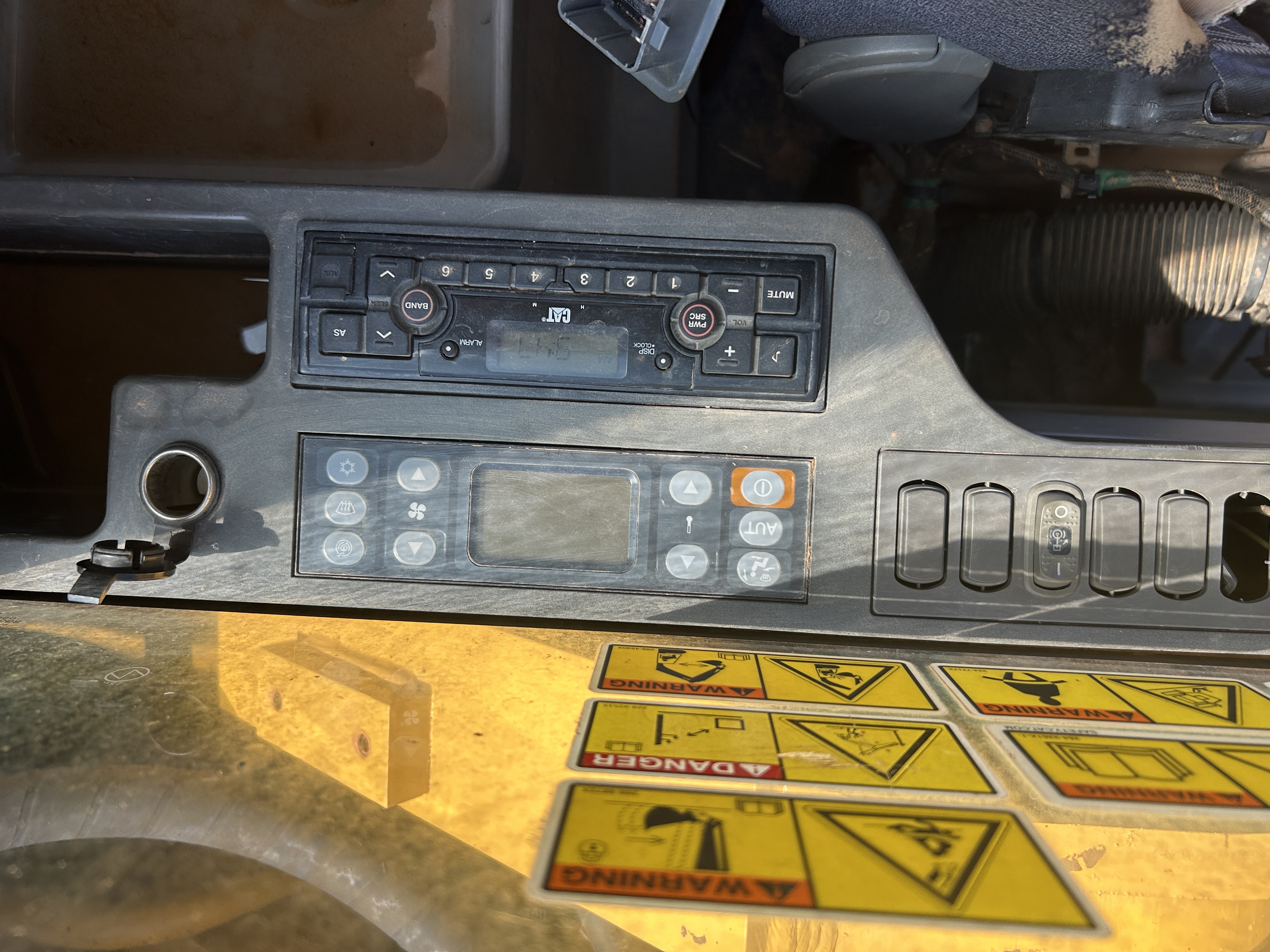Used 2016 Caterpillar 326FL