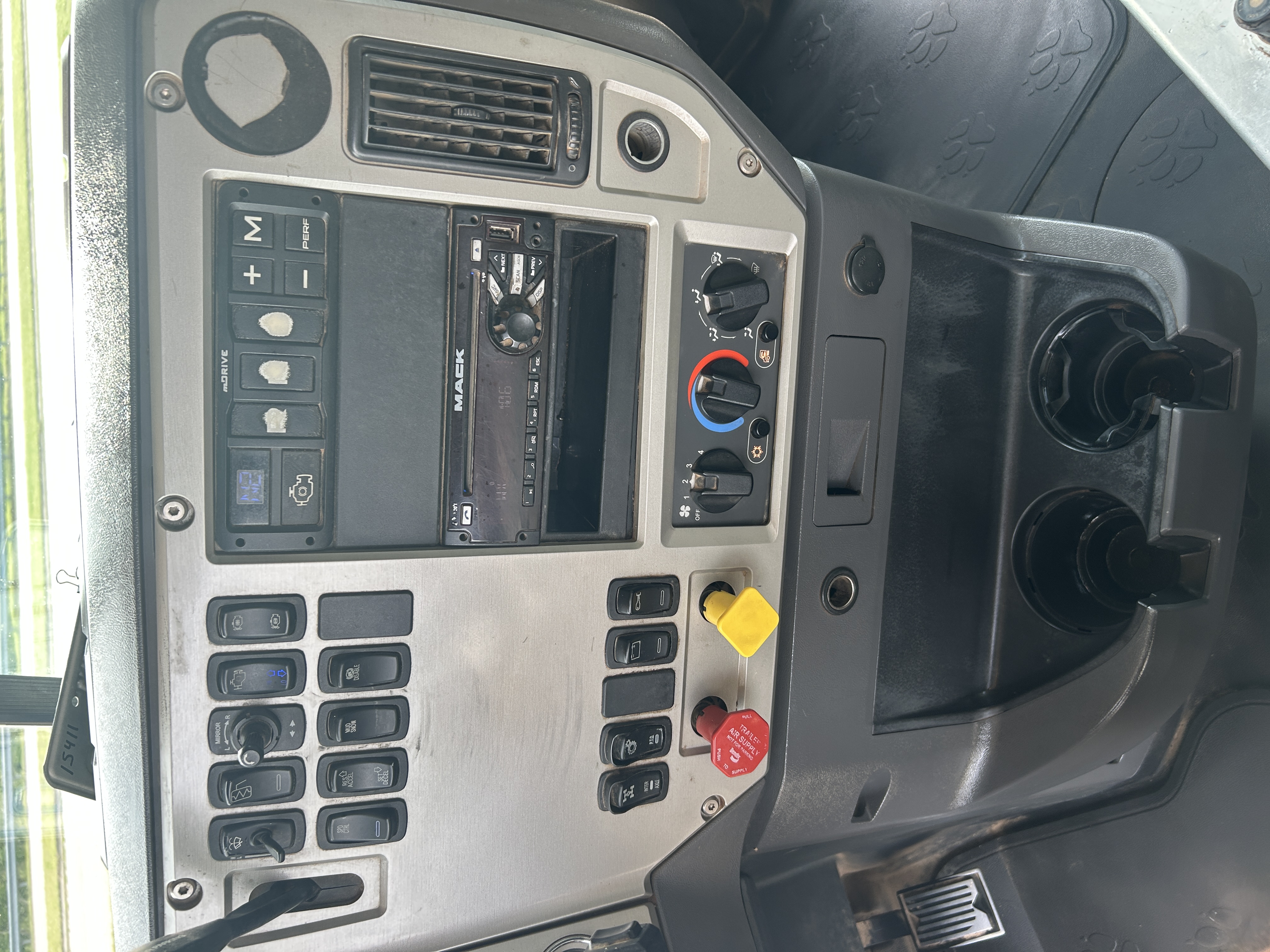 Used 2018 Mack Granite GU713 Quad Axle Dump Truck - automatic