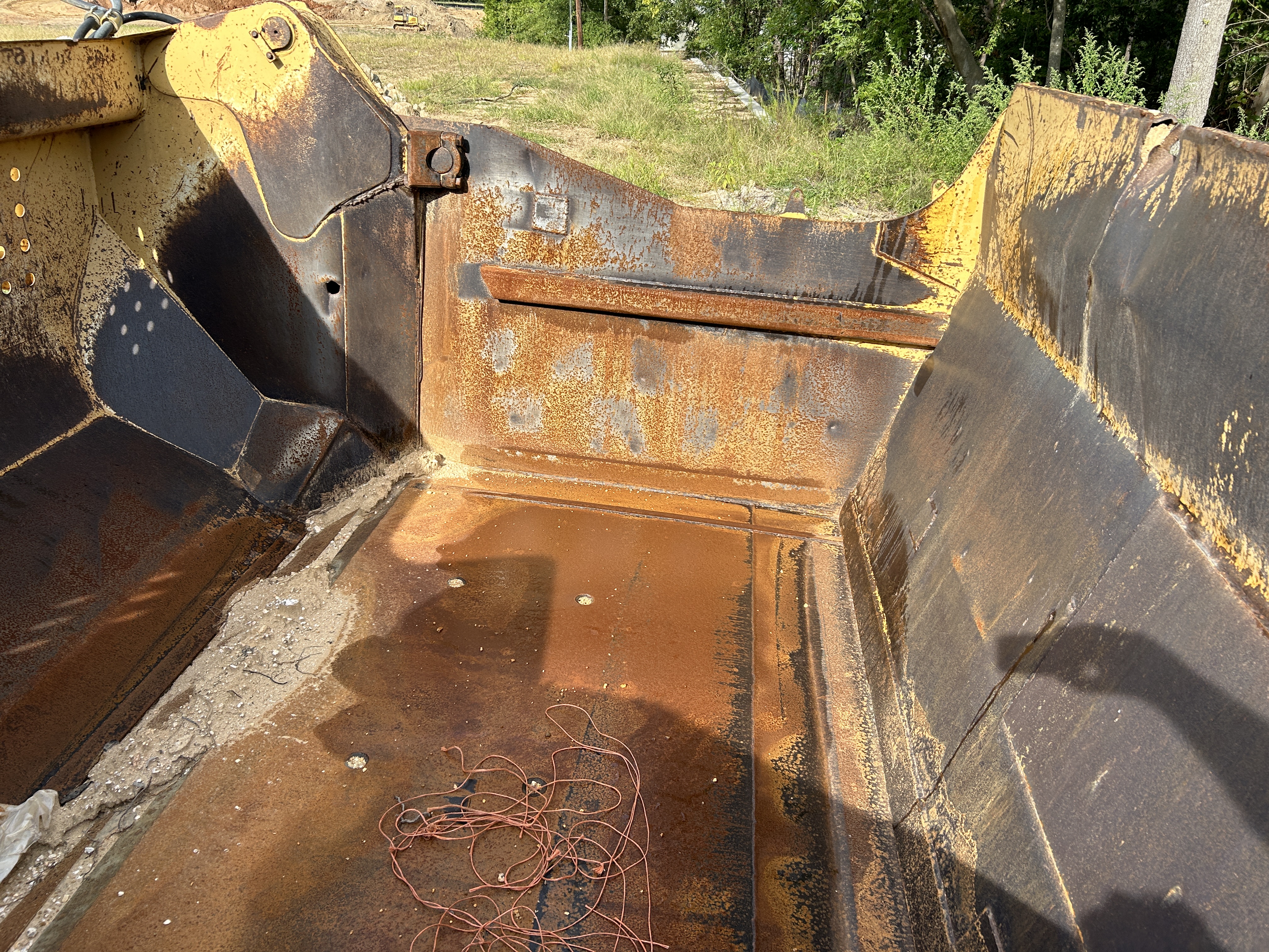 Used 2004 Case STX450 with 17 yard Noble Pull pan