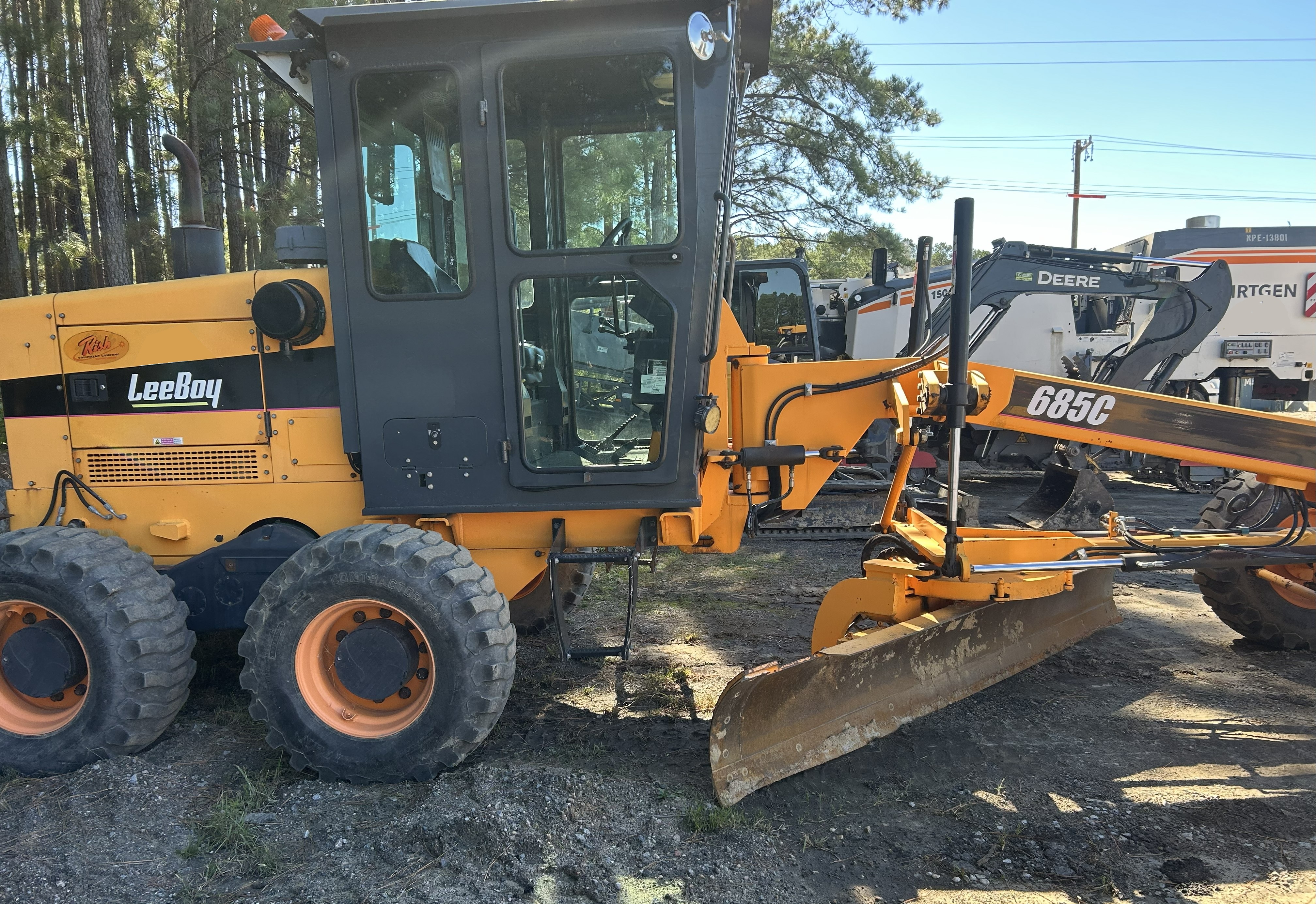Used 2017 Leeboy 685C with only 1362