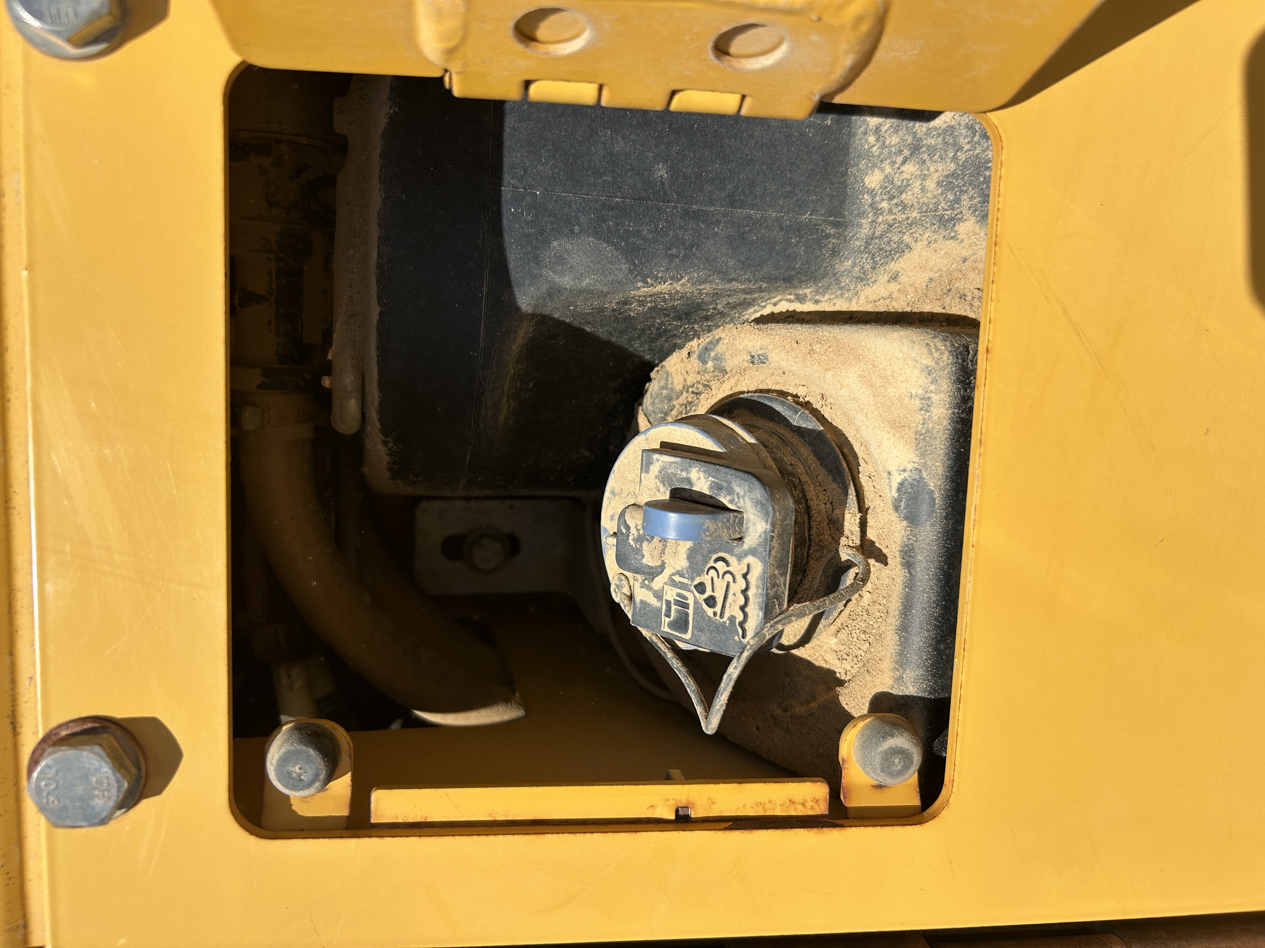 Used 2016 Deere 700K LGP with low hrs, 90 percent bottom, ripper, GPS ready