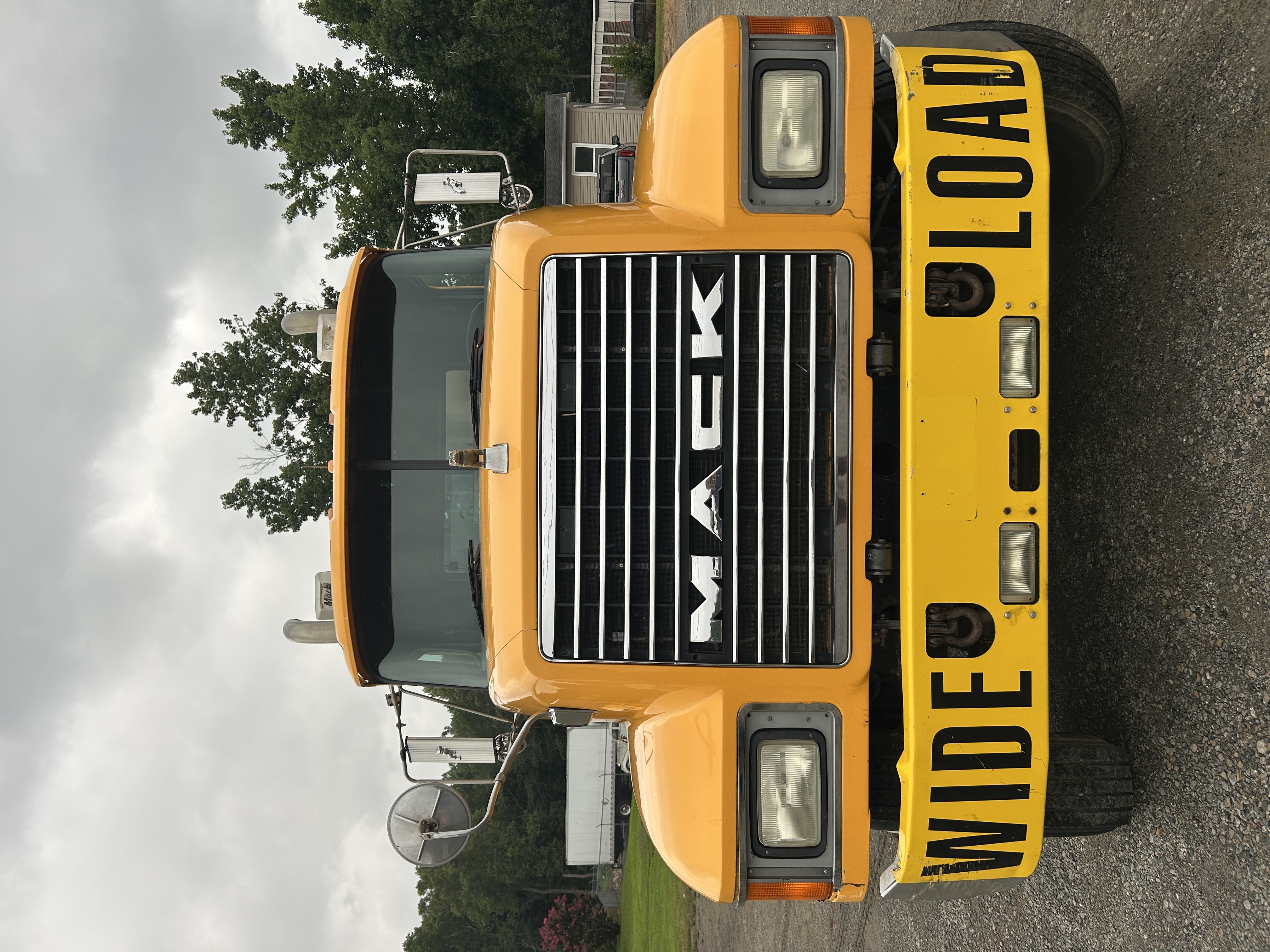 Used 1999 Mack CH613 Heavy Haul Road Tractor
