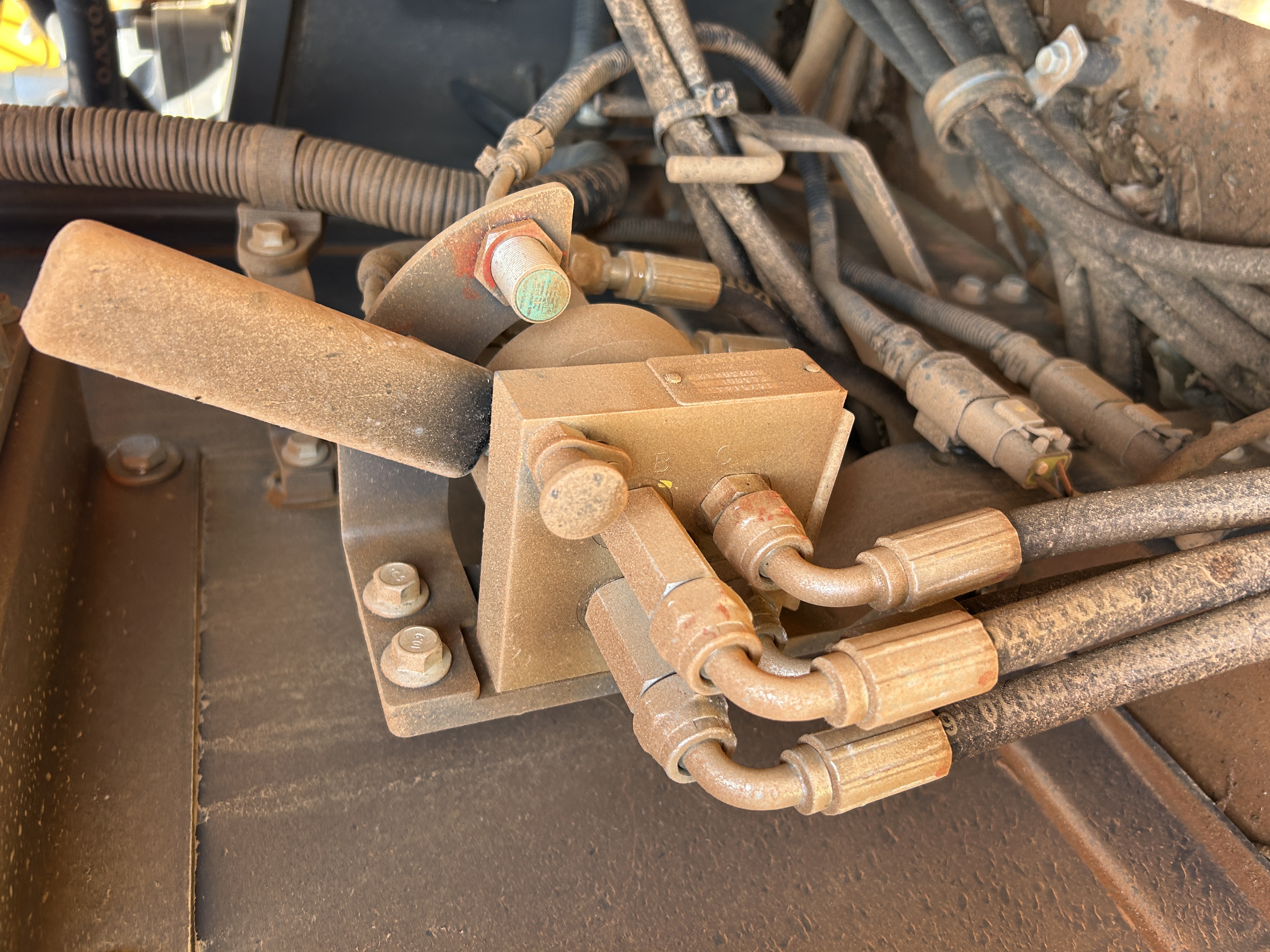 Used 2023 Volvo EC200EL - Loaded like new