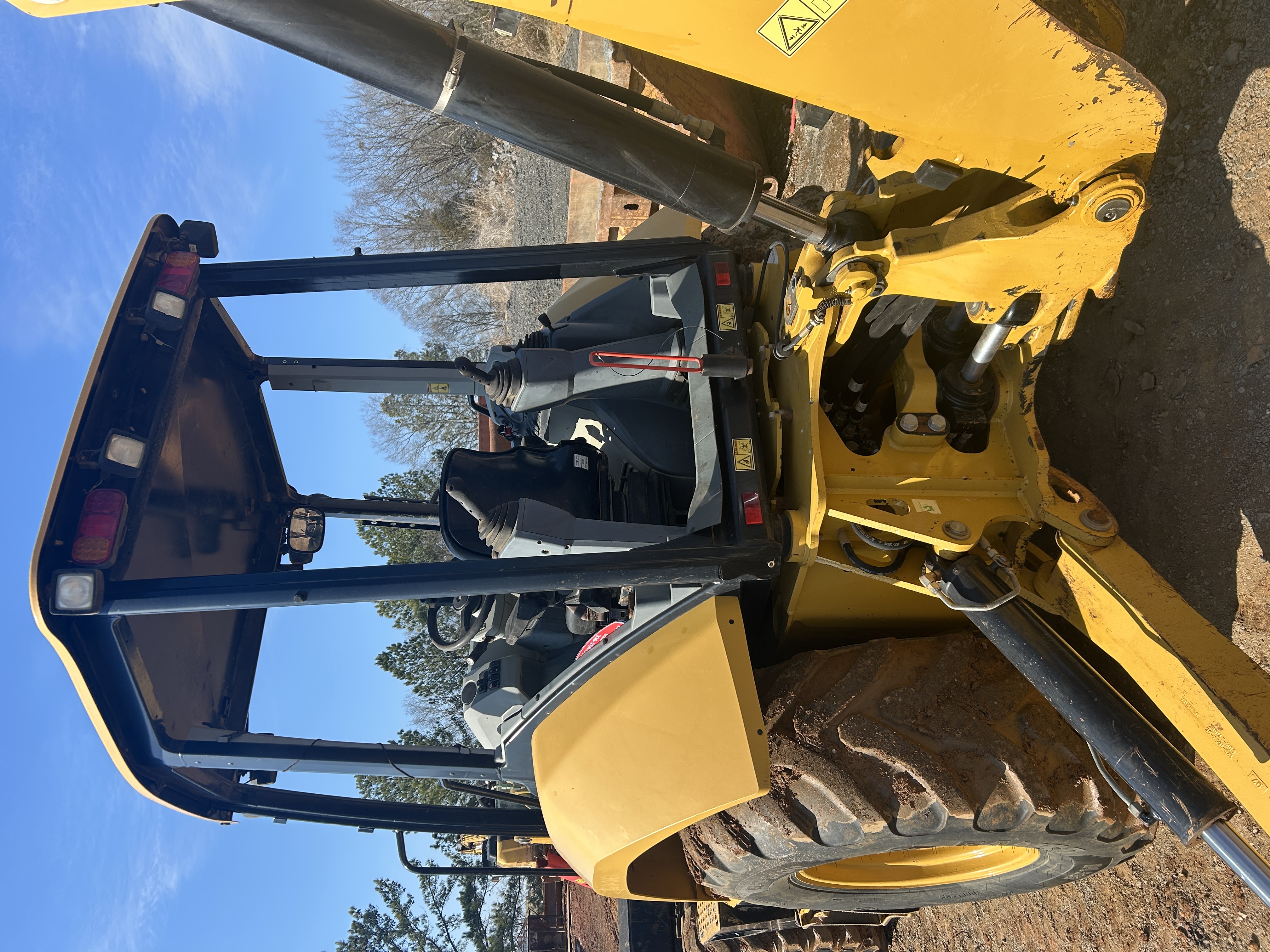 Used 2015 Caterpillar 420F2 IT