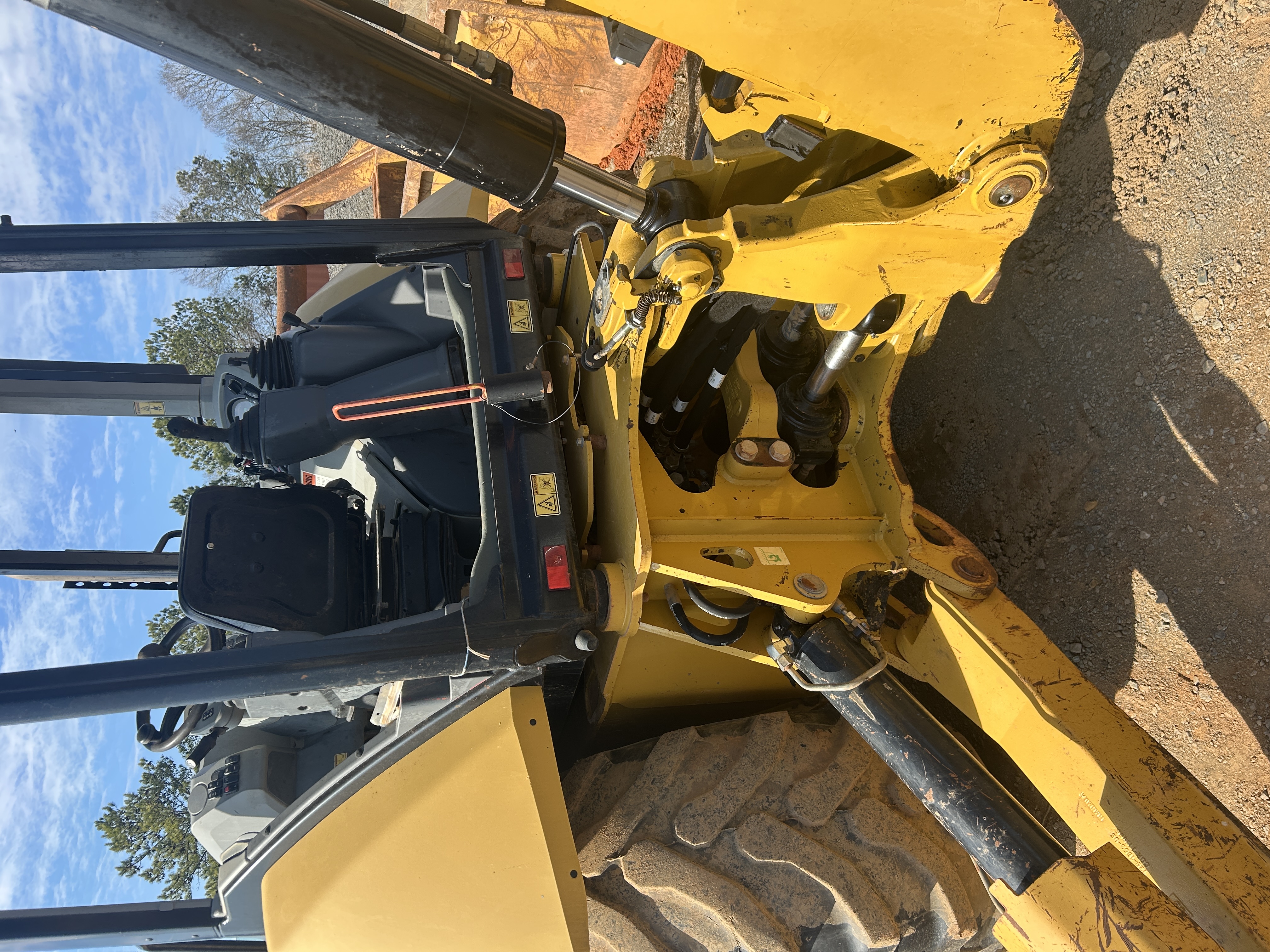 Used 2015 Caterpillar 420F2 IT