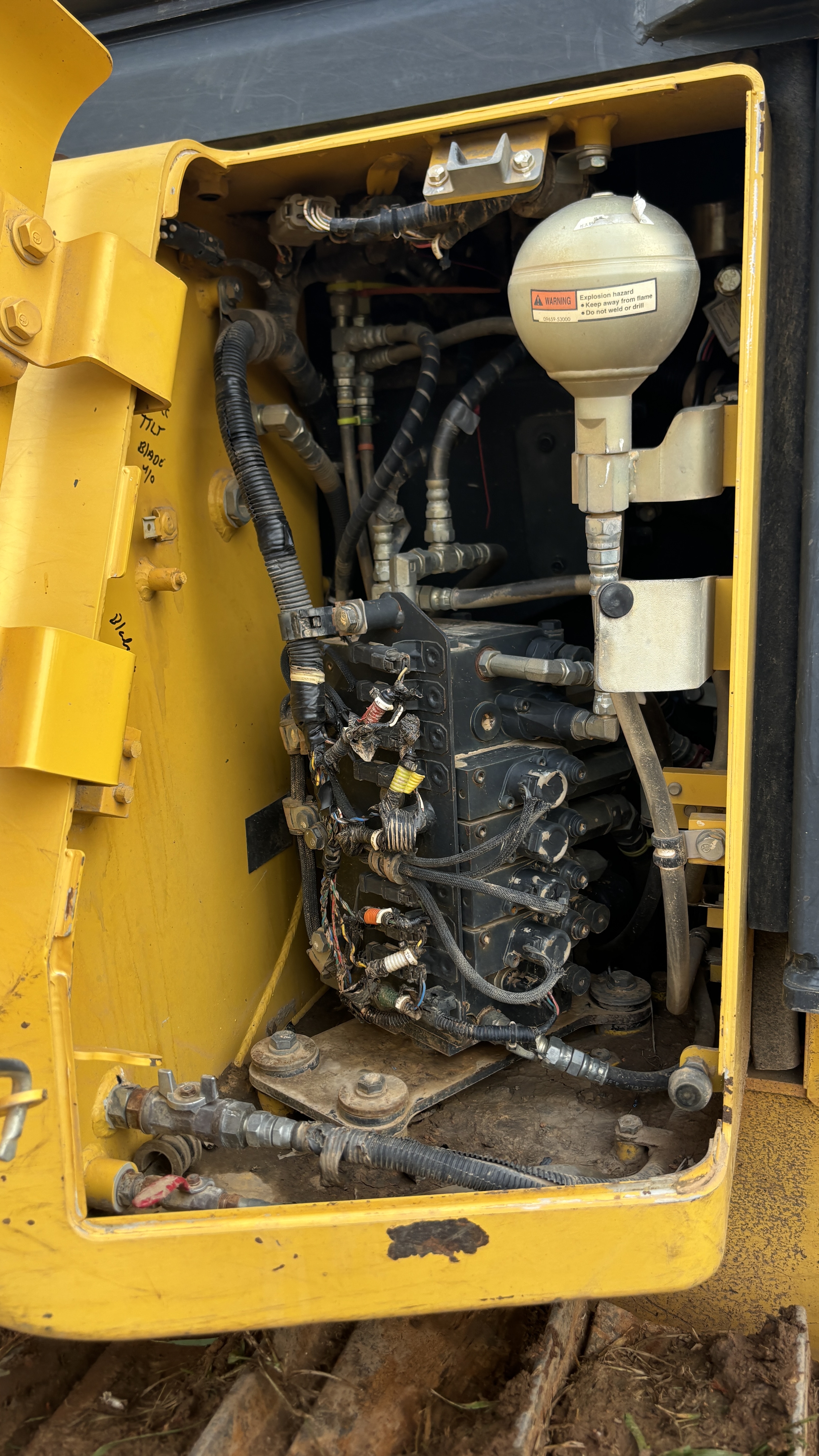 Used Nice 2013 Komatsu D61PXI-23 with BRAND NEW UNDER CARRAIGE