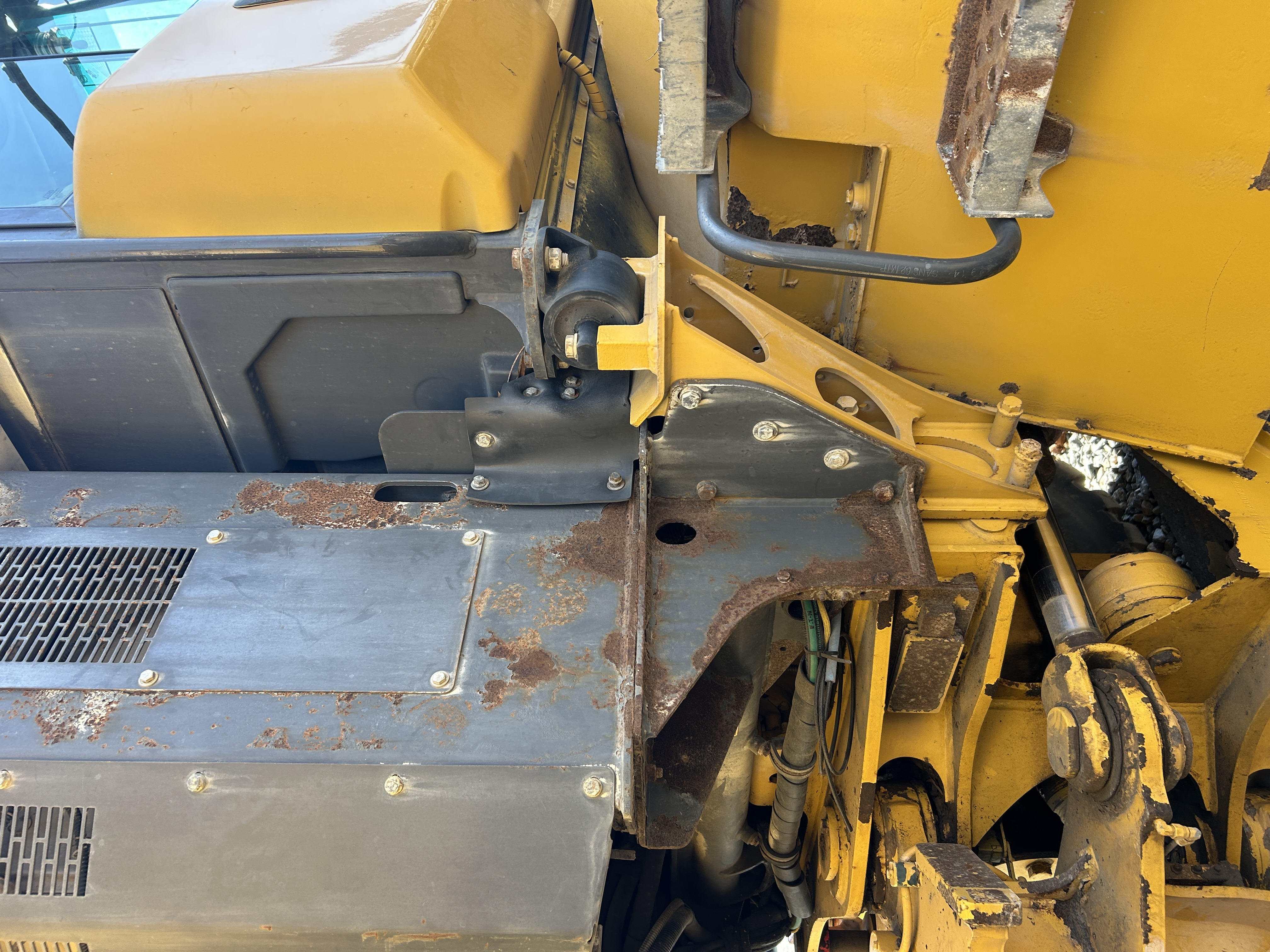 Used 2015 Bell B25E Water Truck