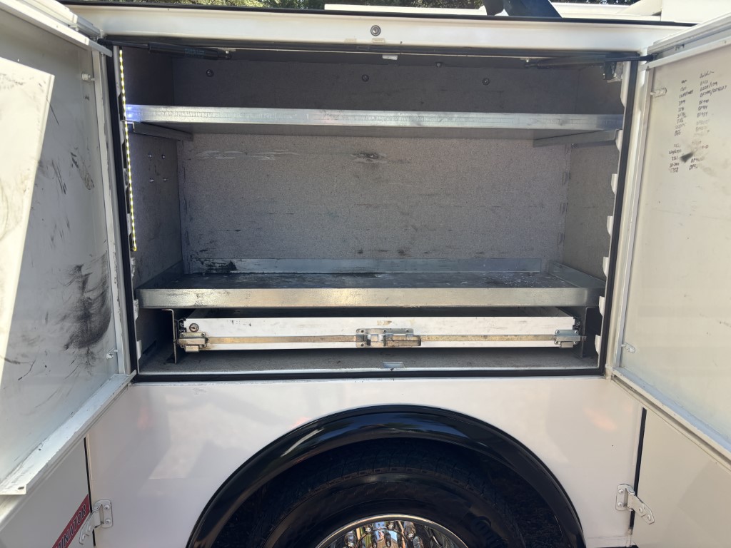 Used 2019 Ford F550 XL service truck