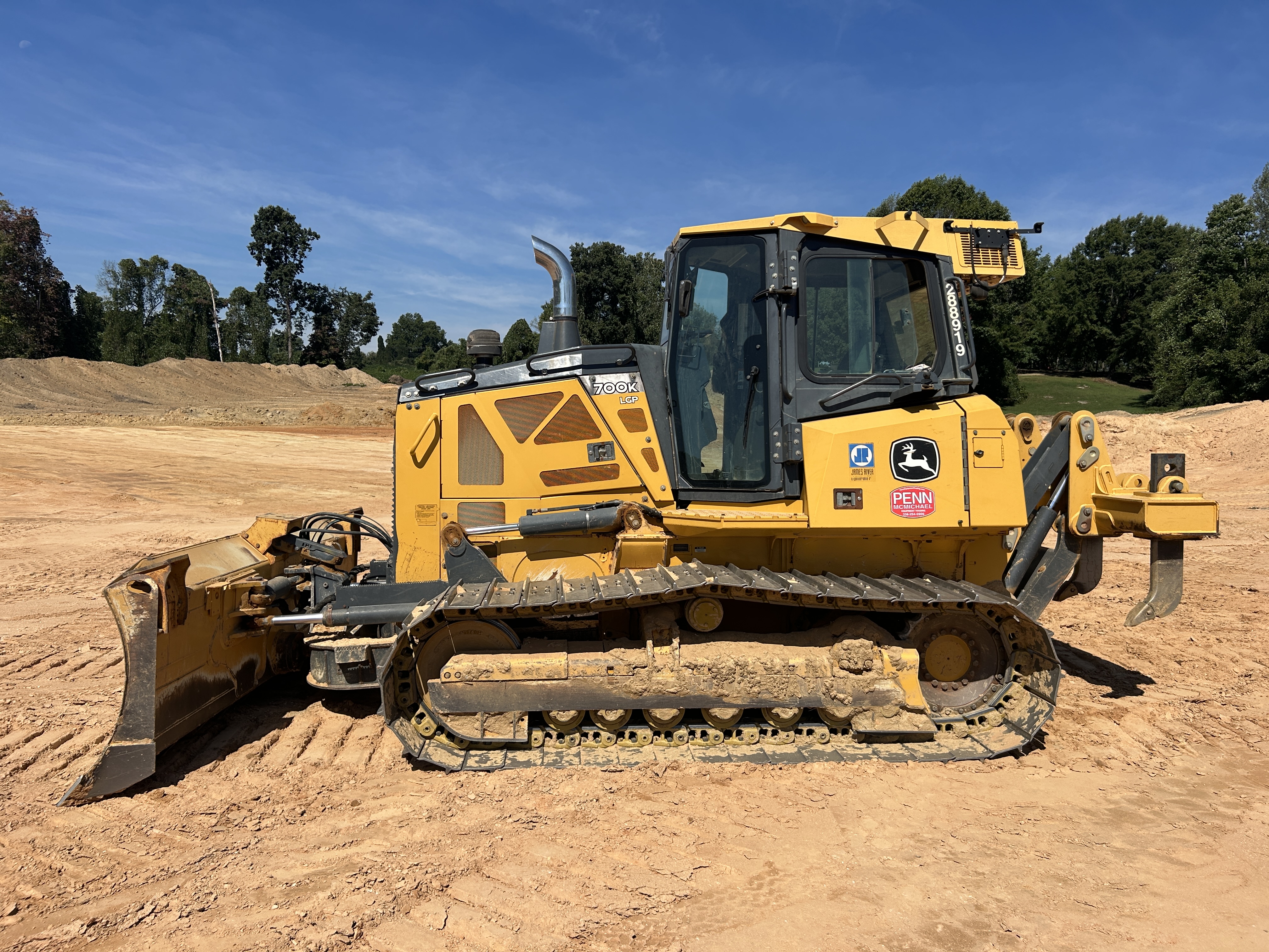 Used 2016 Deere 700K LGP with low hrs, 90 percent bottom, ripper, GPS ready