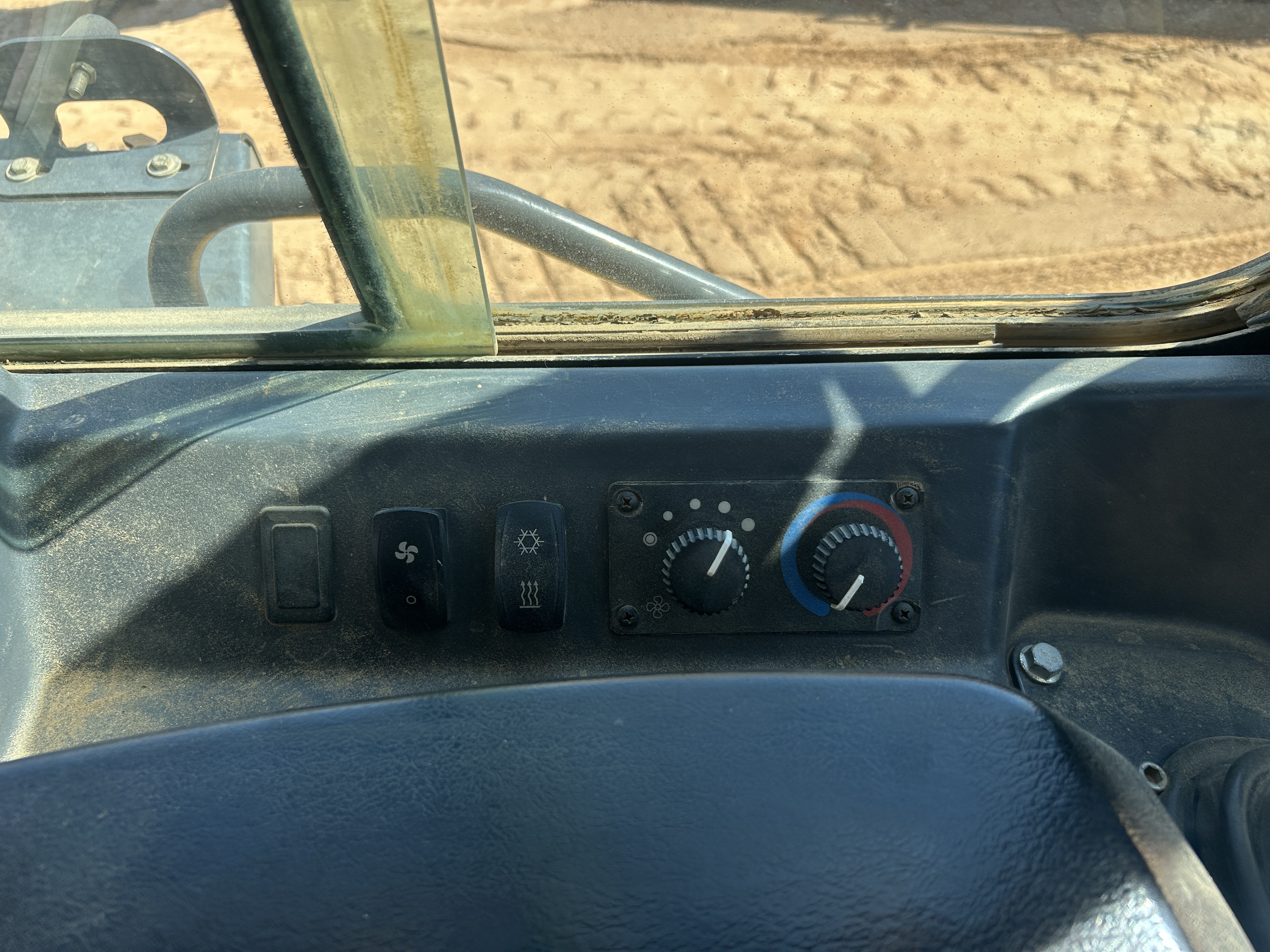 Used 2016 Deere 700K LGP with low hrs, 90 percent bottom, ripper, GPS ready
