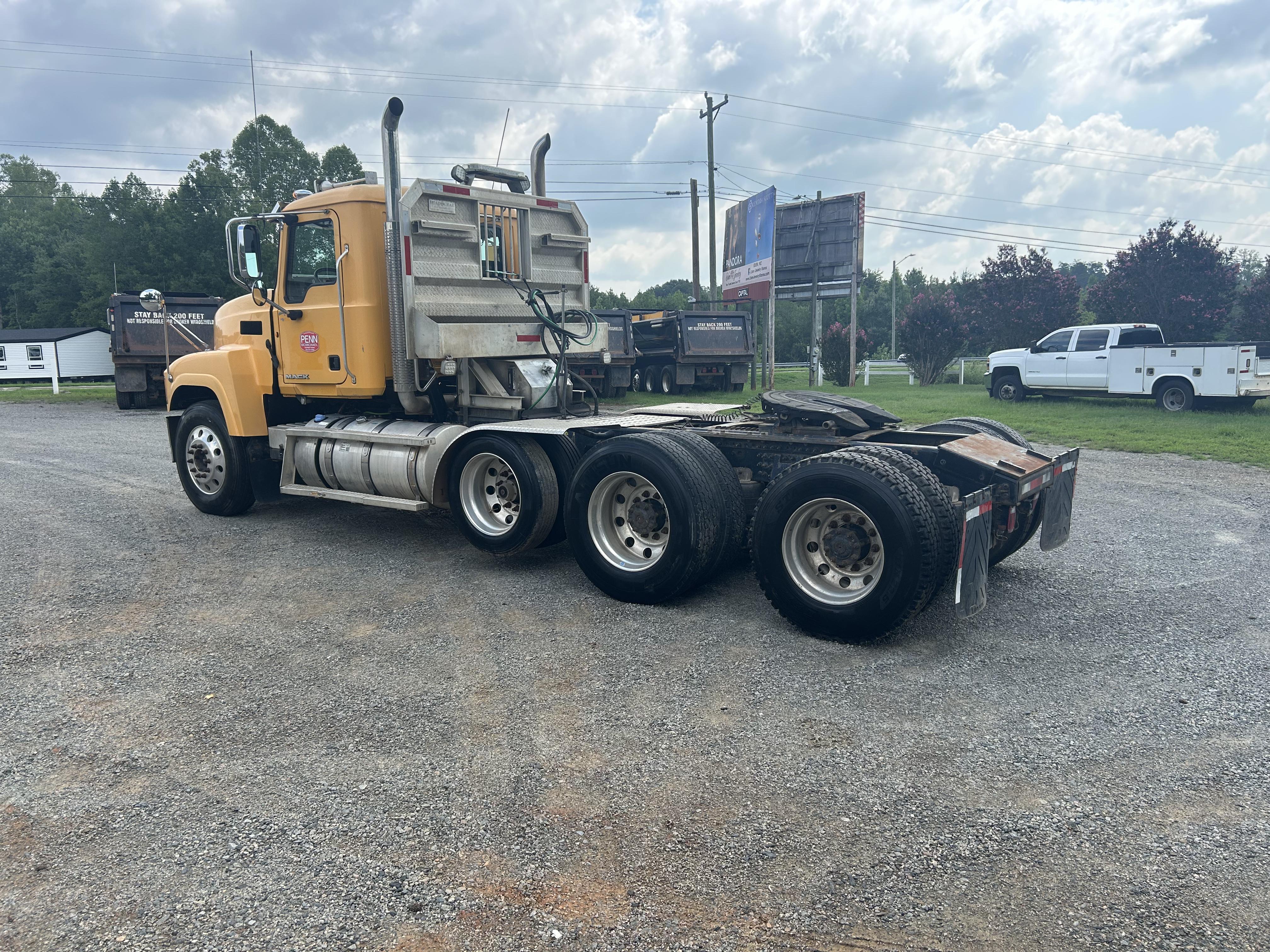 Used 2013 Mack CHU613 Pinnacle Road Tractor