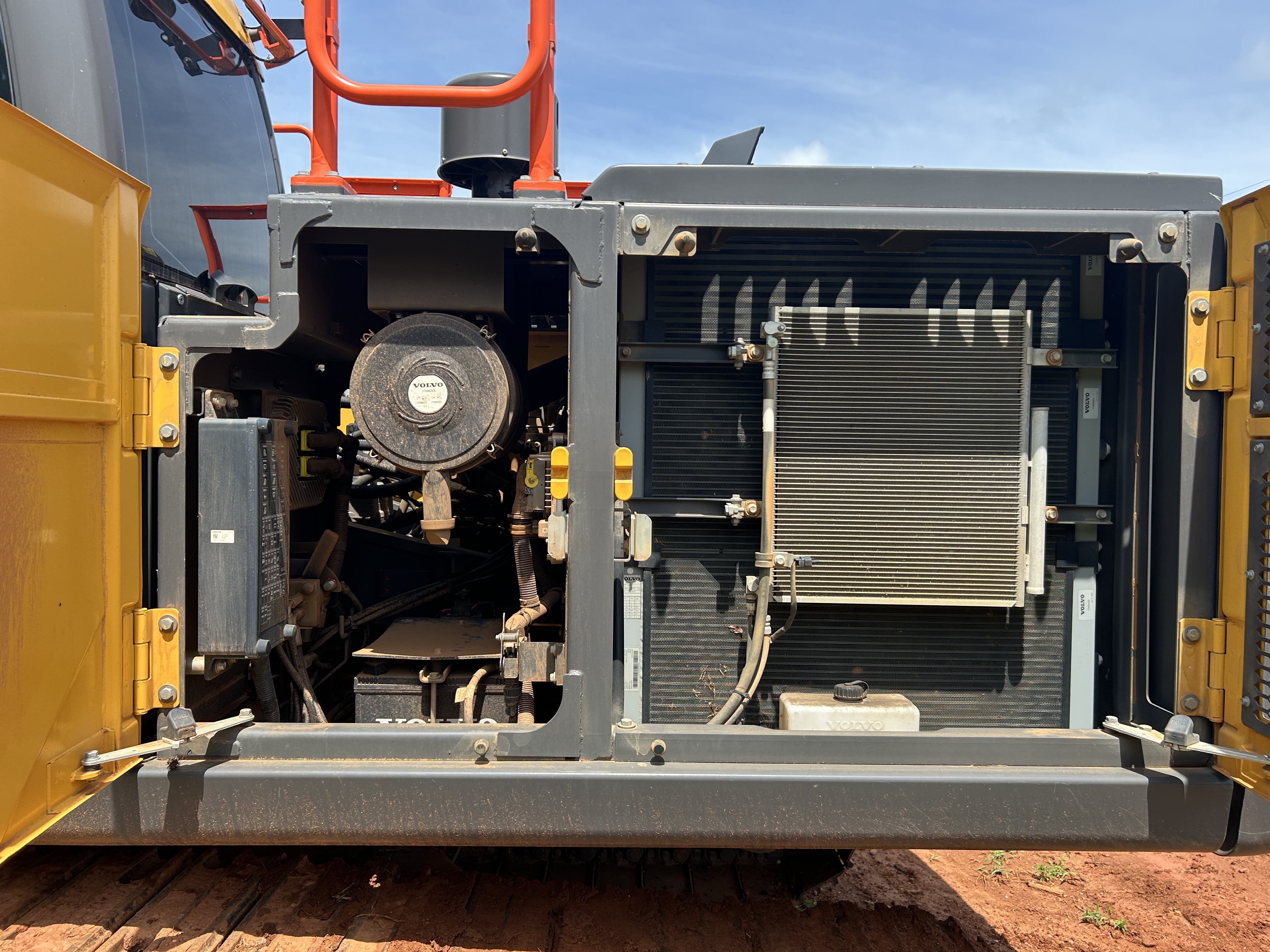 Used 2023 Volvo EC200EL - Loaded like new