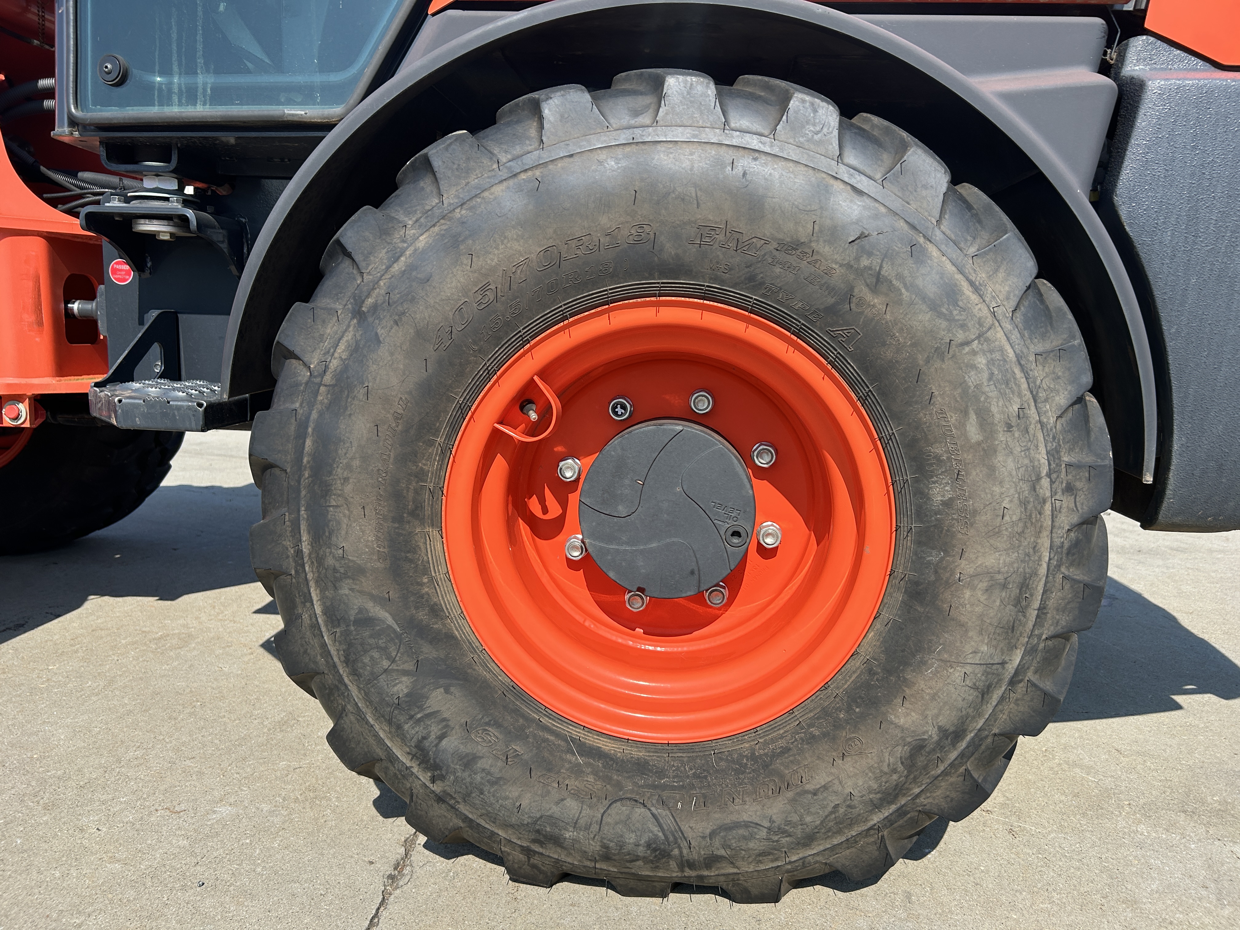 Used 2020 Kubota R630 wheel loader - never used in contruction!