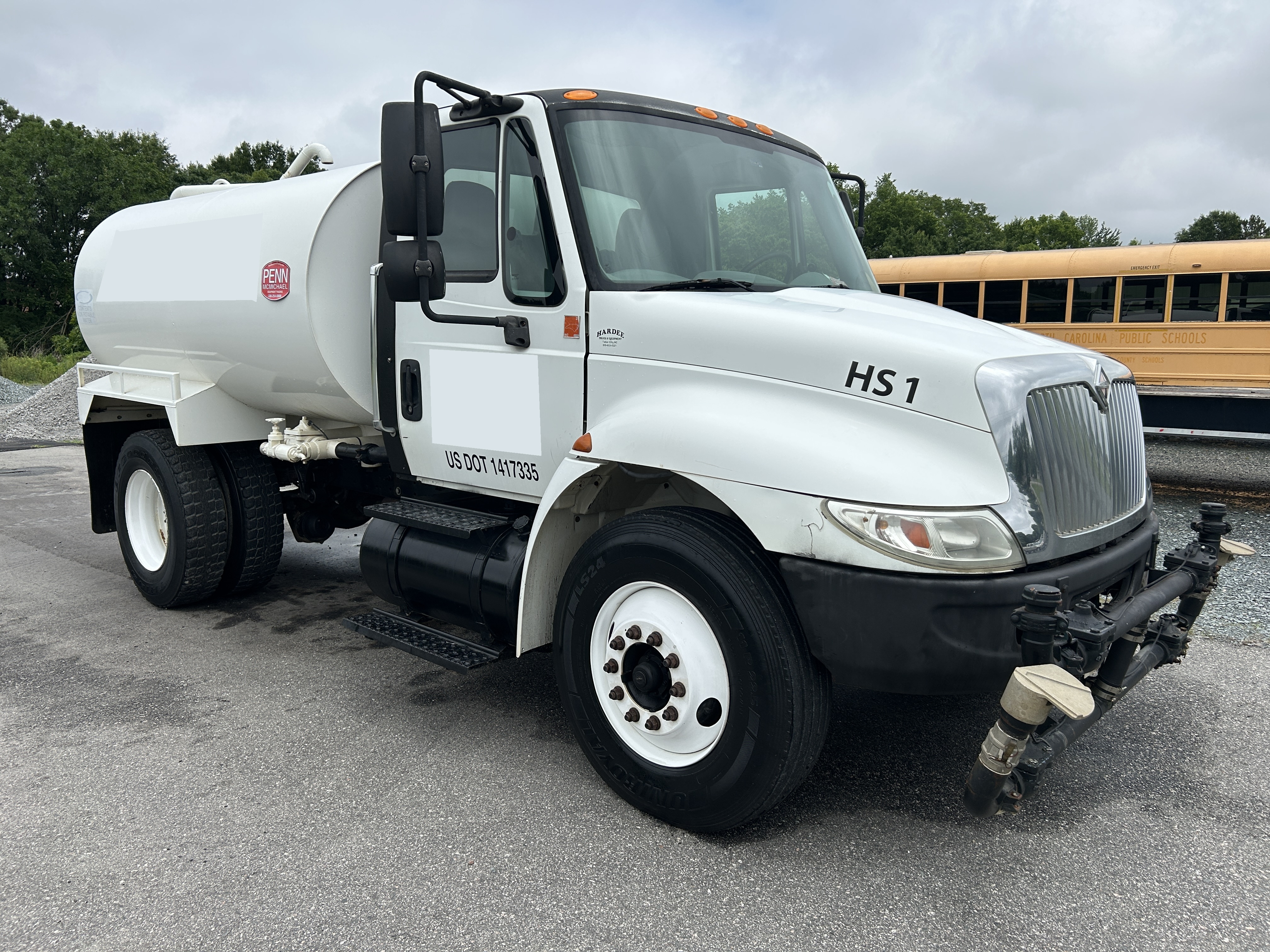 Used 2006 International 2000 Gallon Water Truck