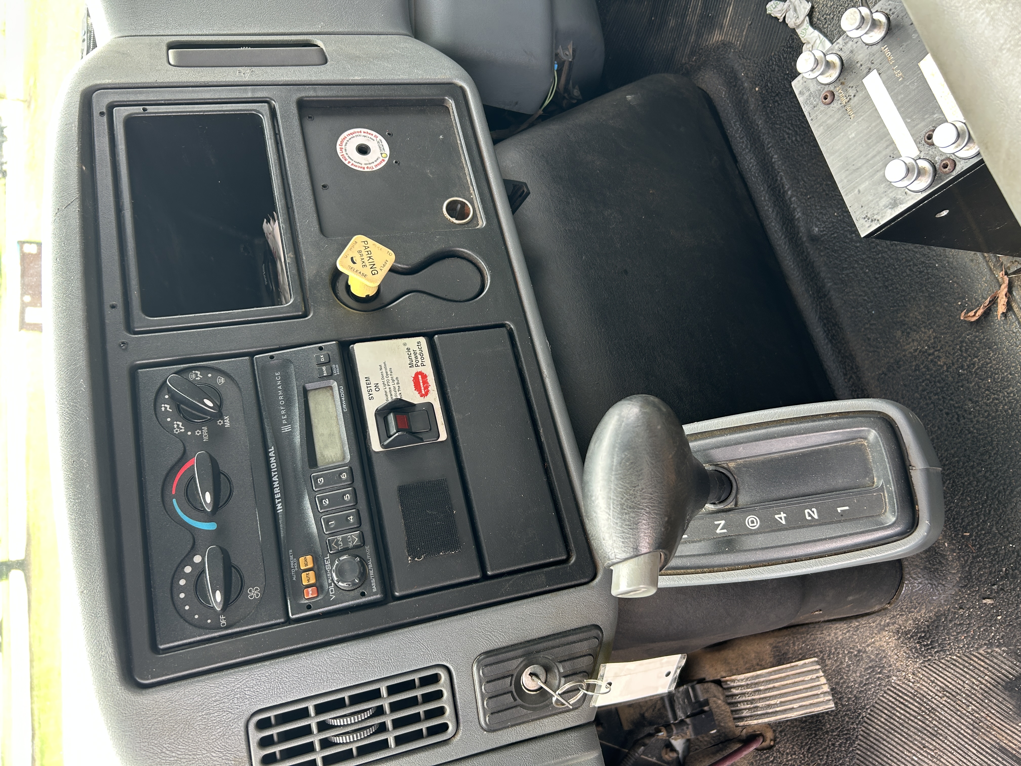 Used 2006 International 2000 Gallon Water Truck