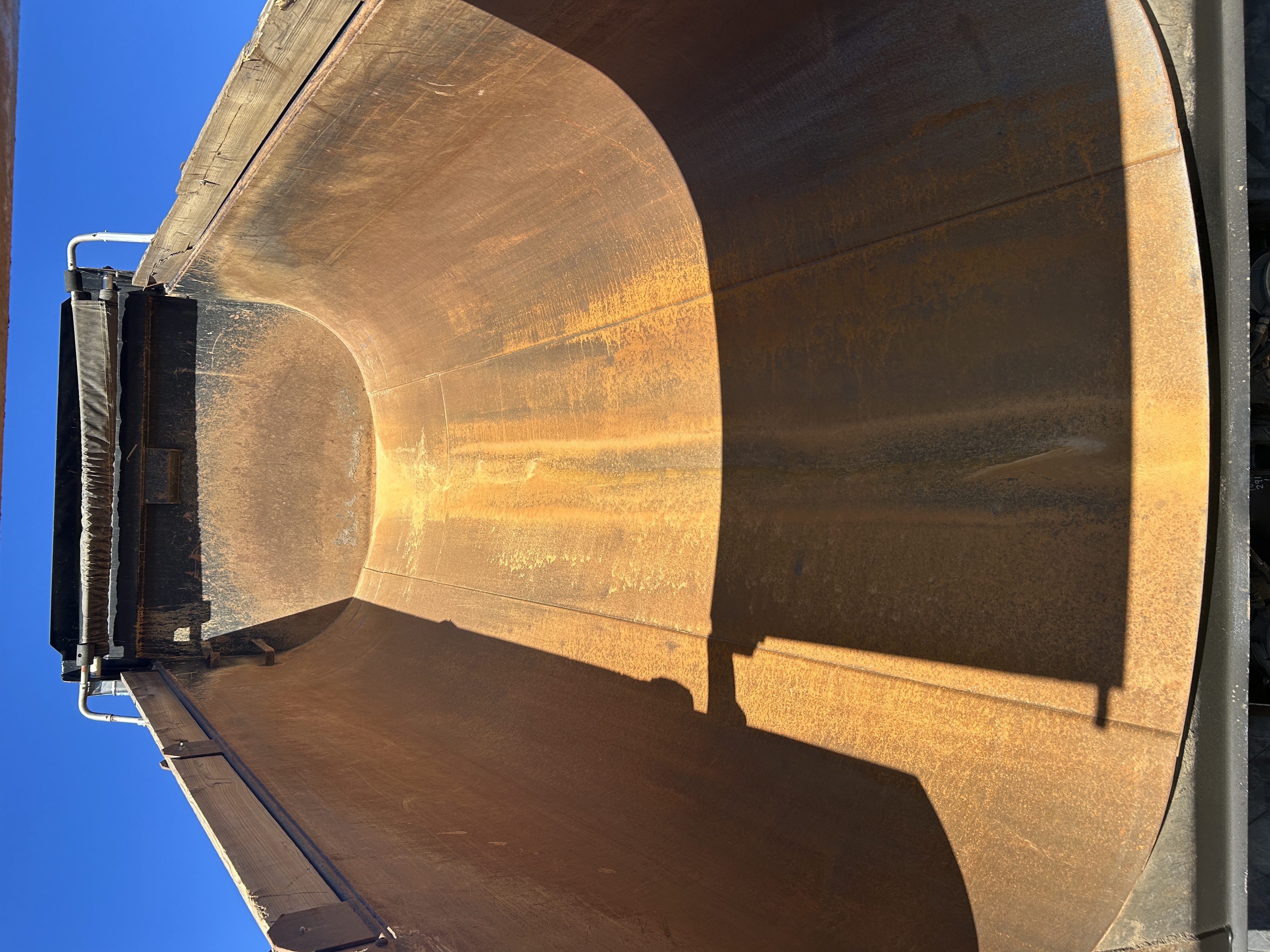 Used 2016 Kenworth T880 Quad Axle Dump Truck - Automatic