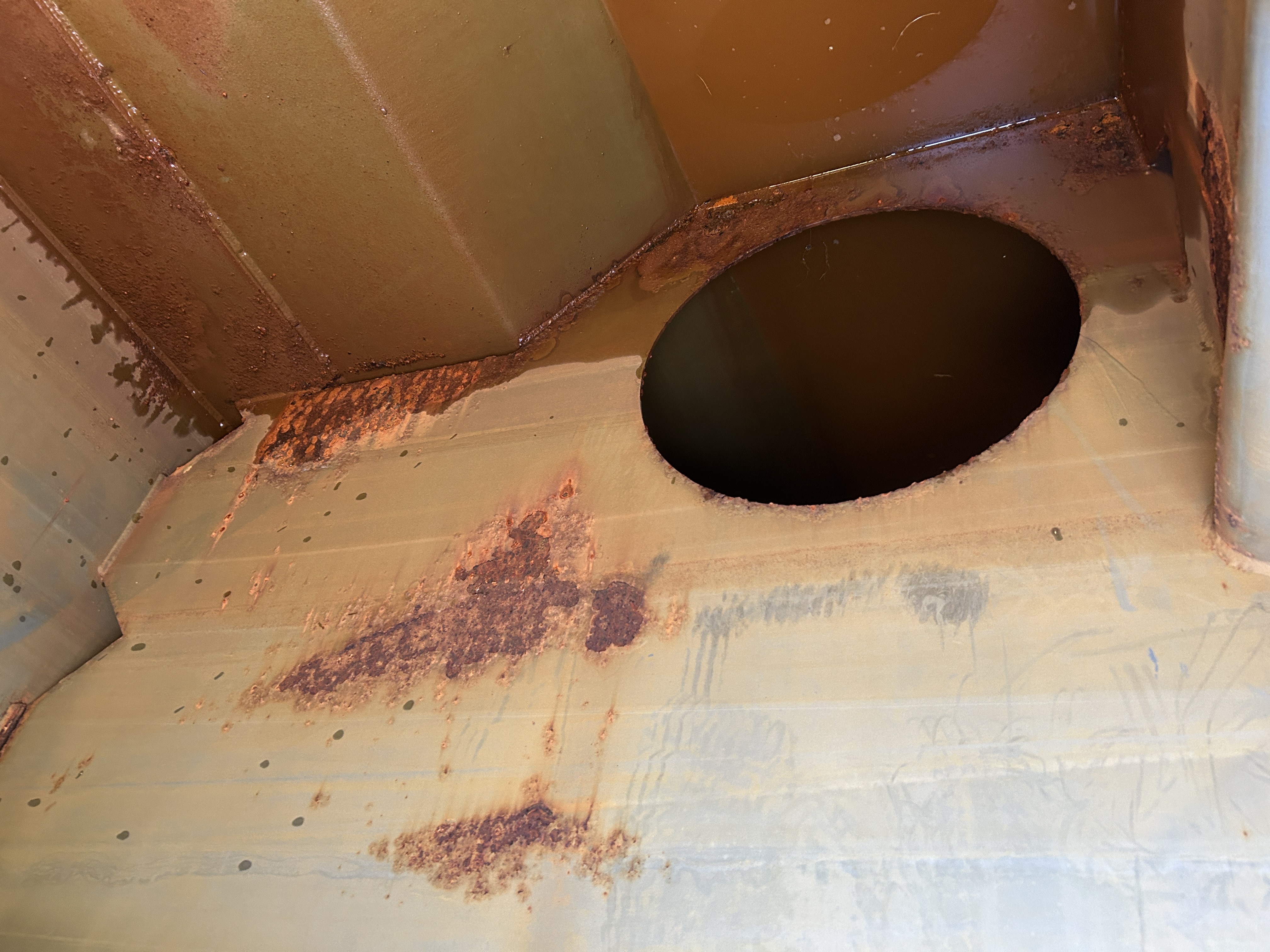 Used 2015 Bell B25E Water Truck