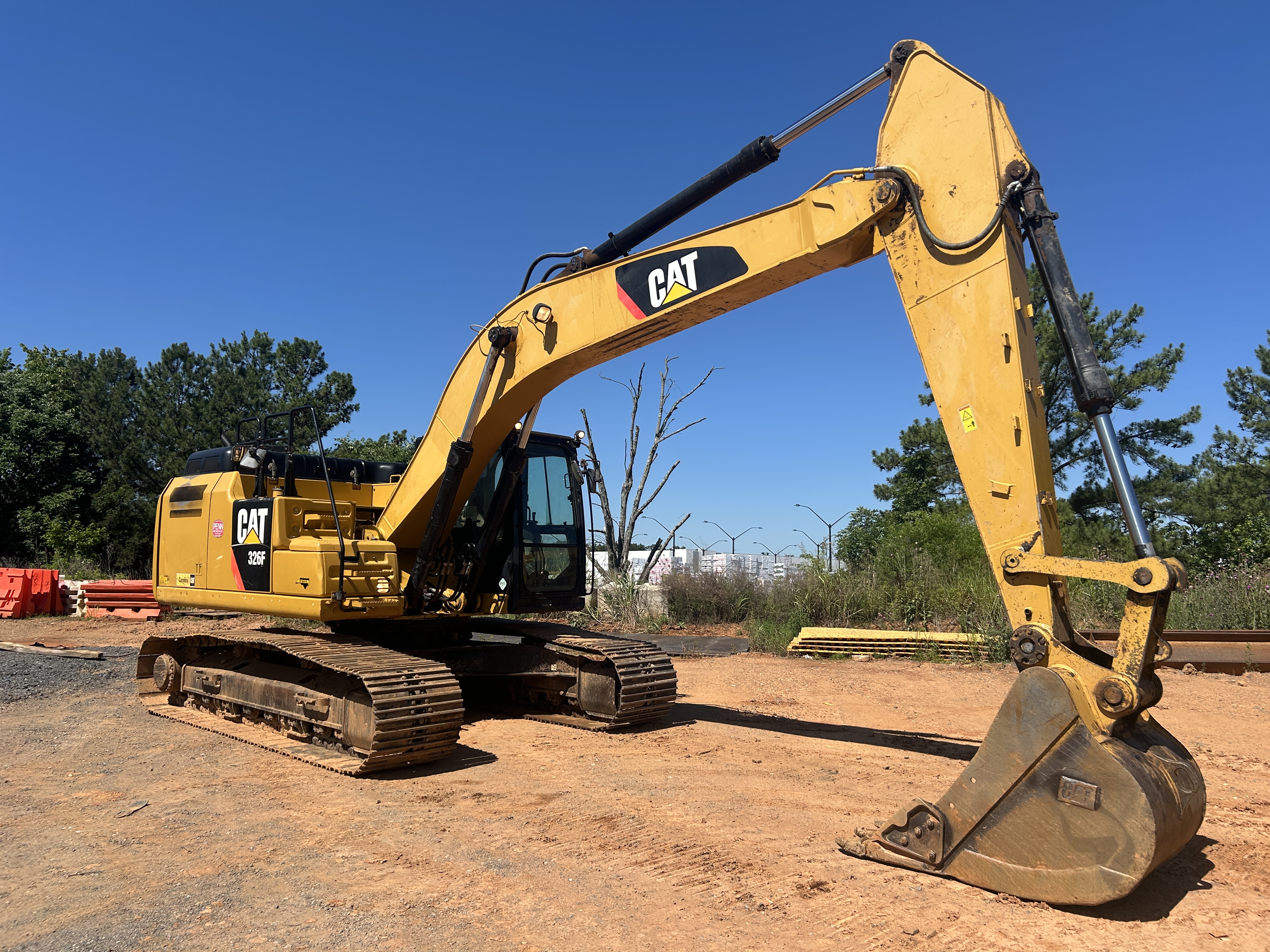 Used 2016 Caterpillar 326FL
