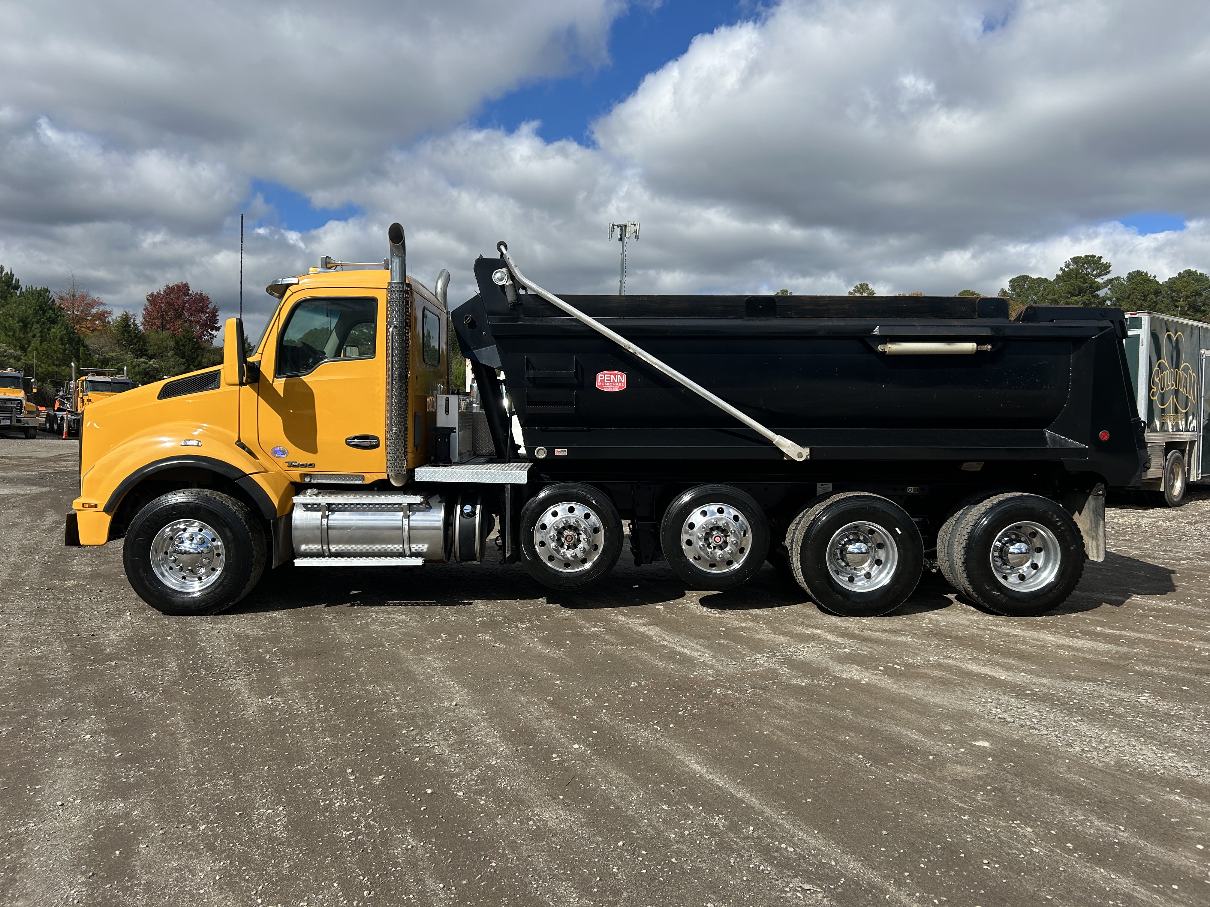 Used 2016 Kenworth T880 Quad Axle Dump Truck - Automatic