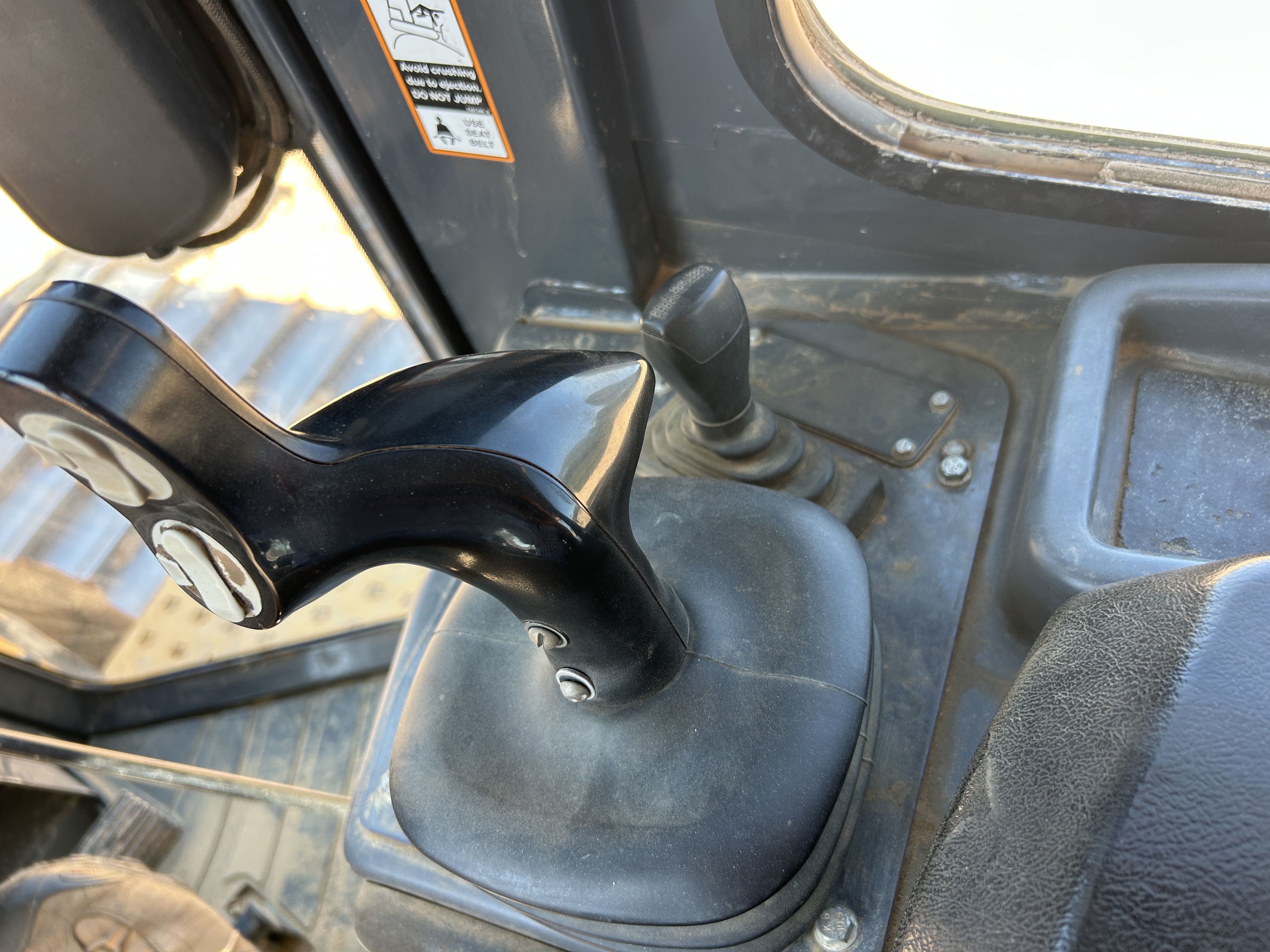 Used 2016 Deere 700K LGP with low hrs, 90 percent bottom, ripper, GPS ready