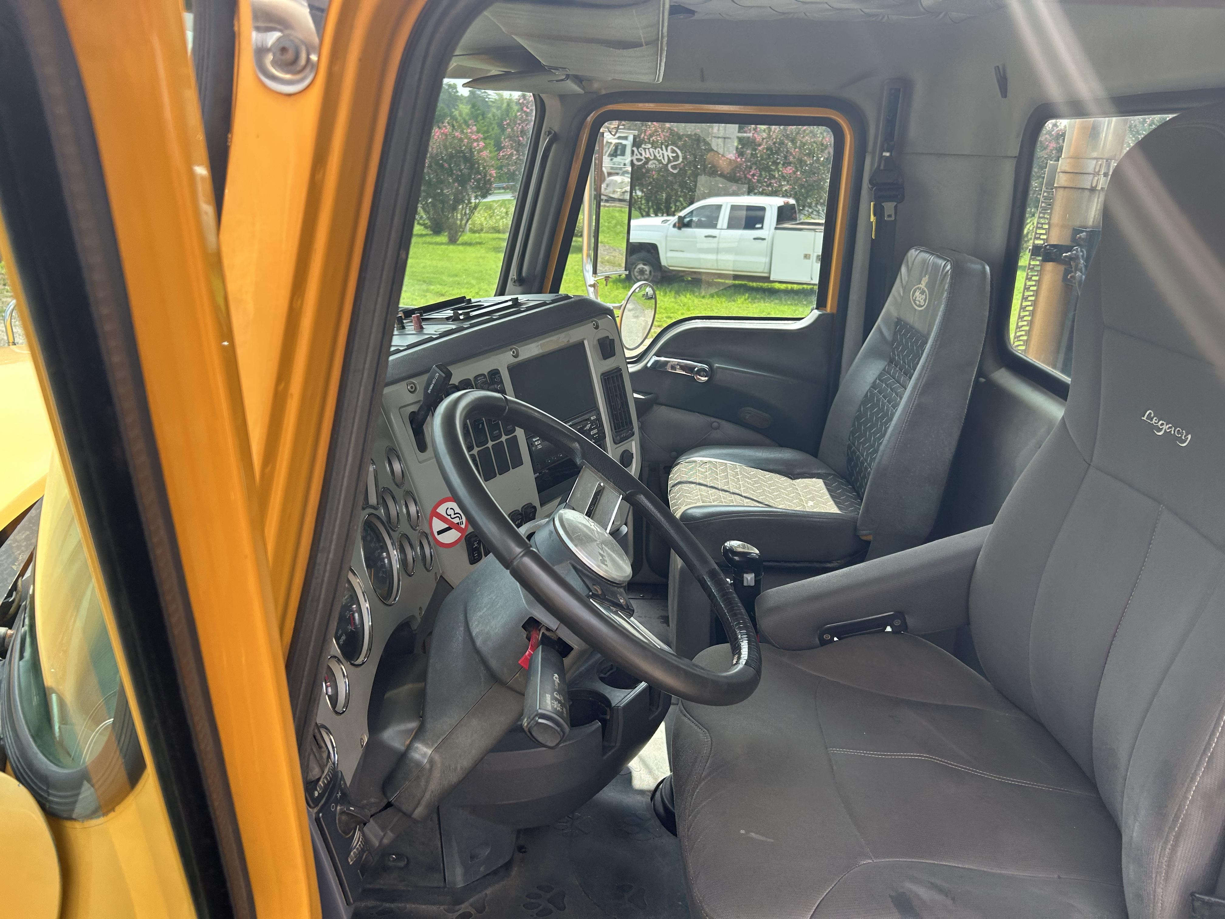 Used 2013 Mack CHU613 Pinnacle Road Tractor