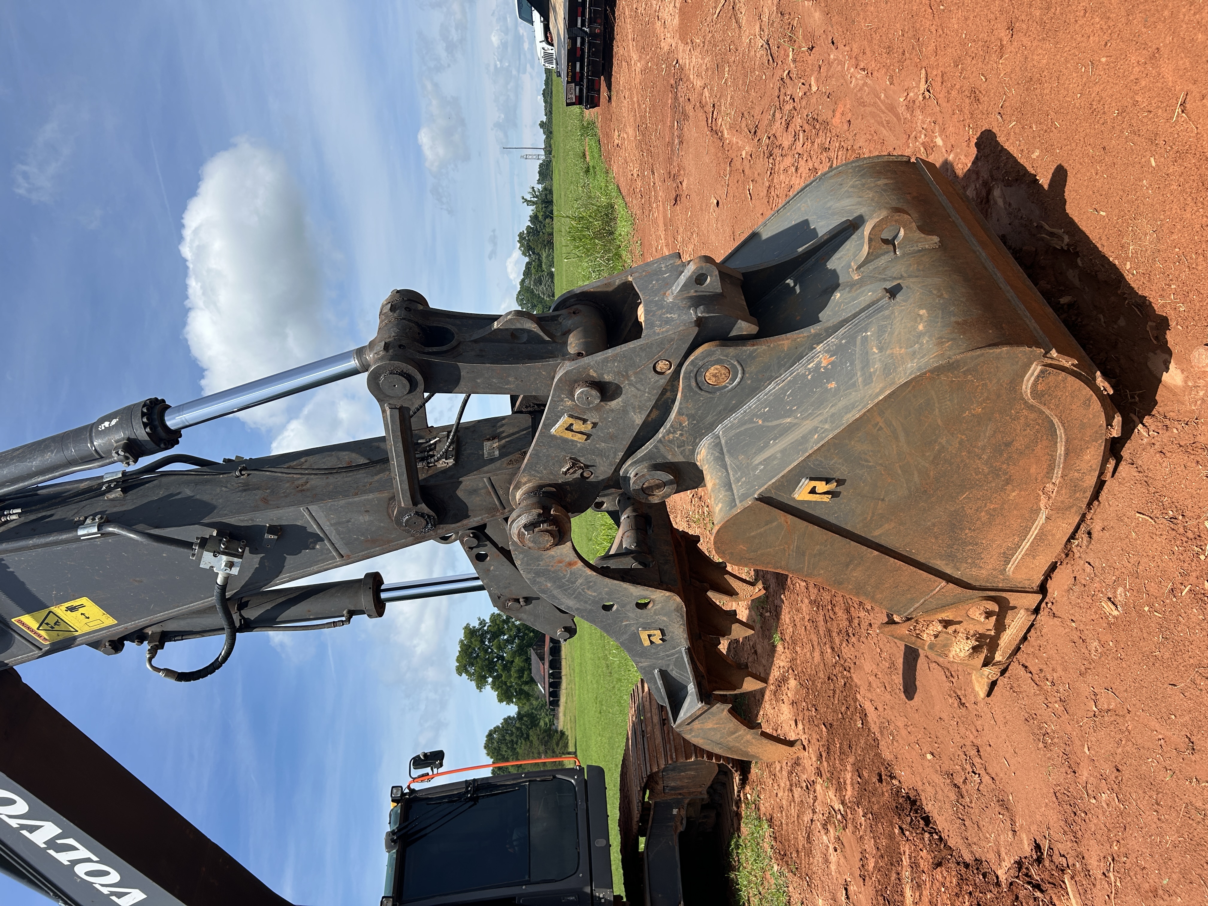 Used 2023 Volvo EC200EL - Loaded like new