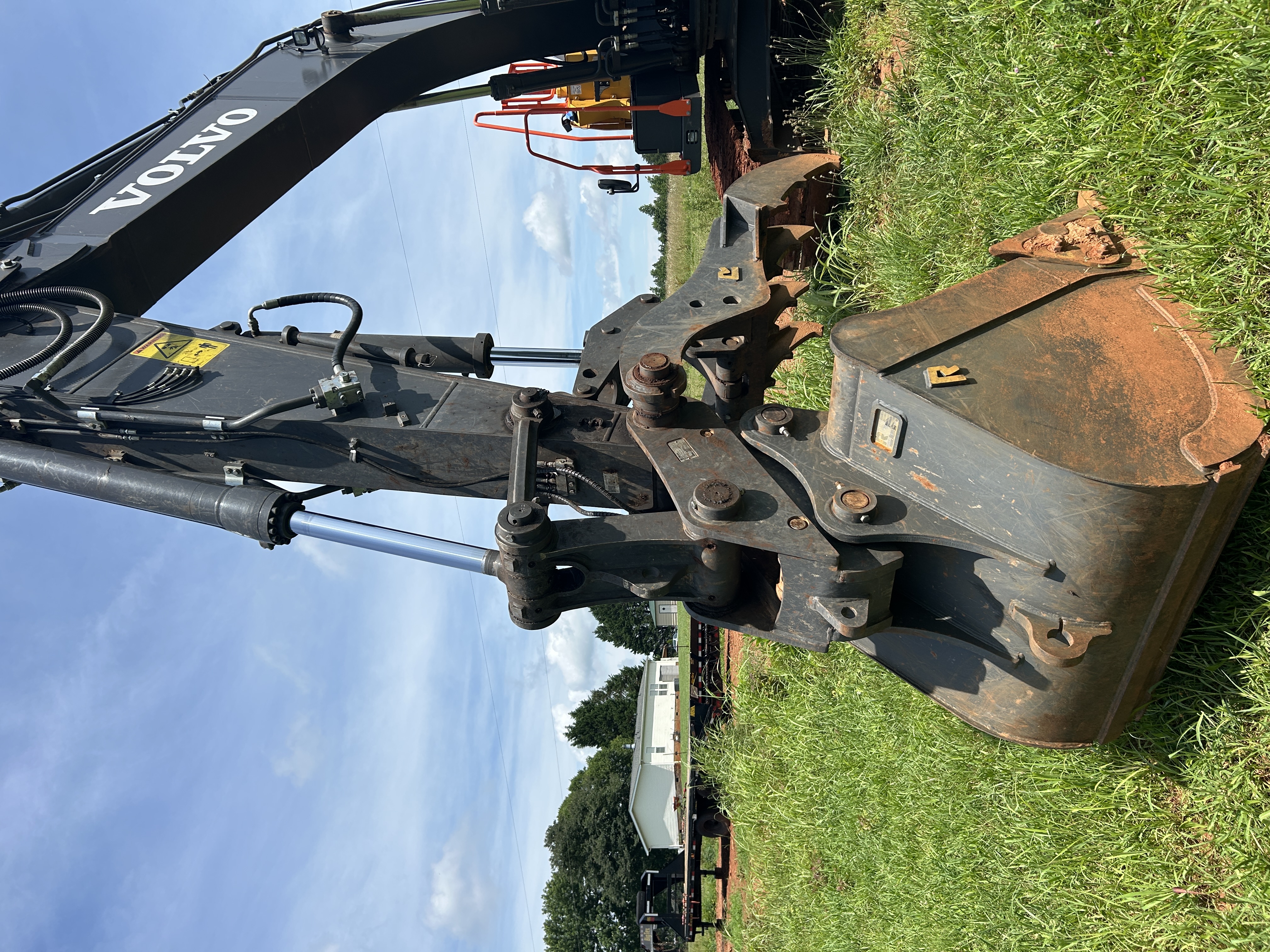 Used 2023 Volvo EC200EL - Loaded like new