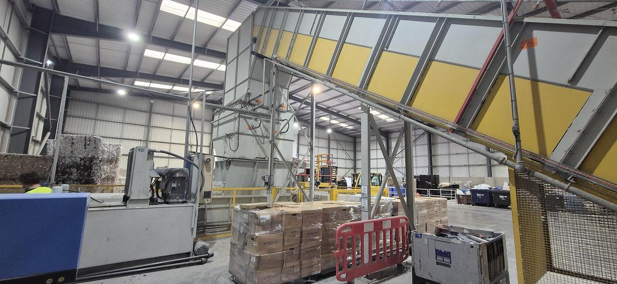 Used 2010 Lindner Shredding and baling line