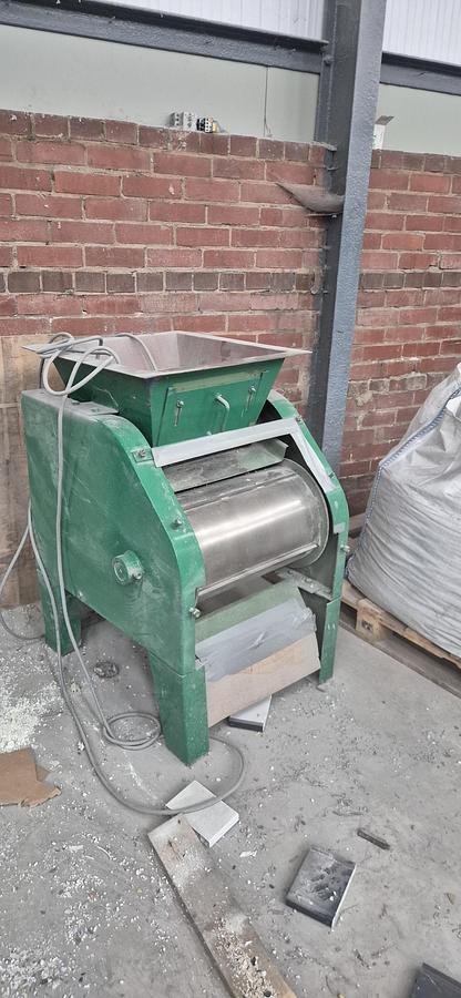 Used Newwell Drum magnet and feeder
