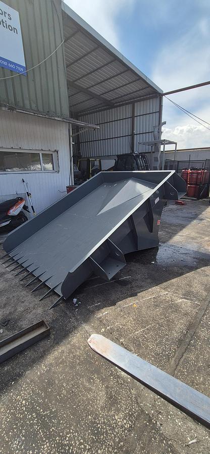 Used 2024 Shaker Feeder 2m