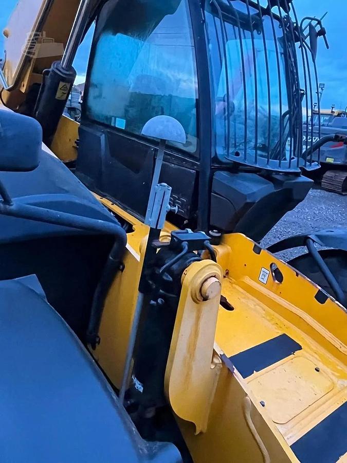 Used 2014 JCB 535-140 Telehandler