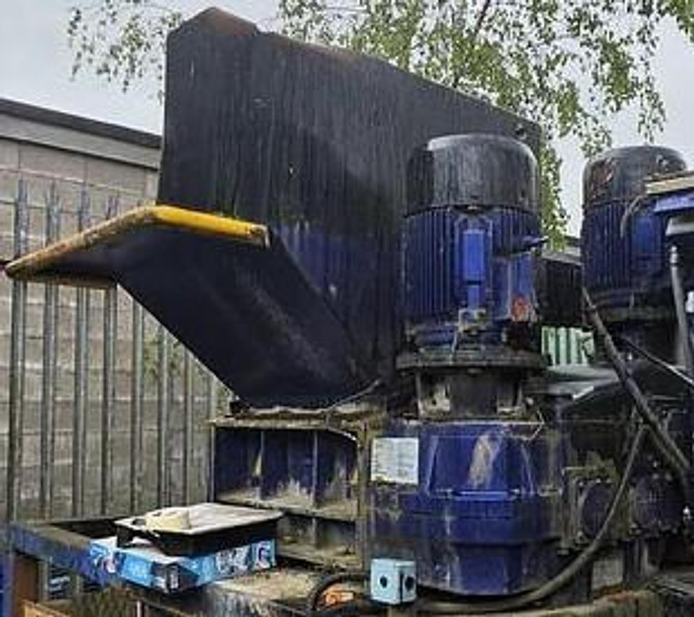 Used 2004 Satrind Tech K7/30 Three-Shaft Shredder