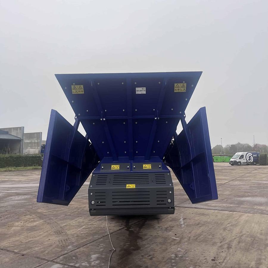 Used 2024 Smet Machinery 20 Meter Mobile Conveyor Belt & Bunker