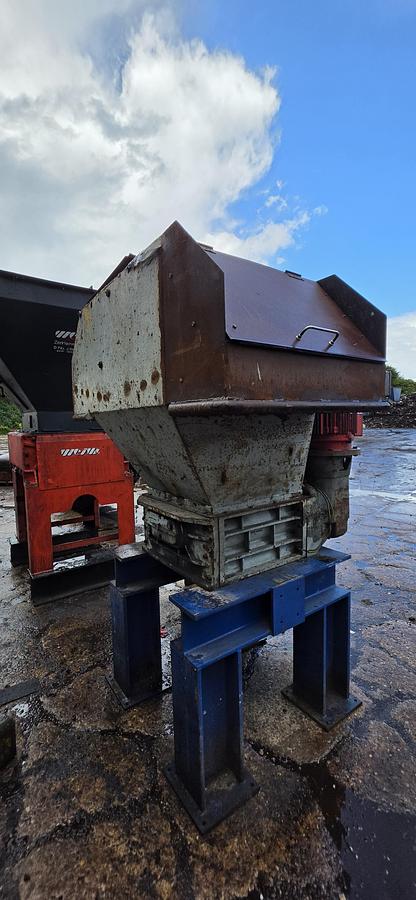 Used Satrind F 615 Robust twin shaft shredder
