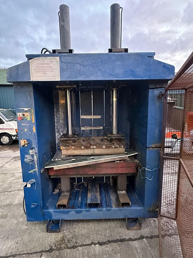 Used 2011 MACFAB Guillotine