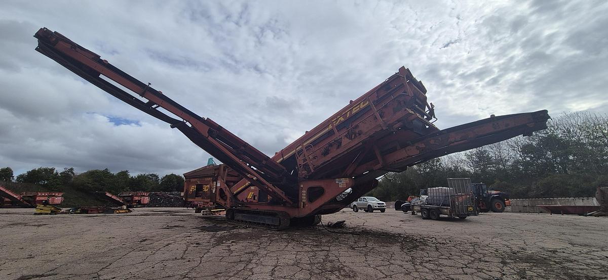 Used 2005 Extec S5 Mobile Screener Screen