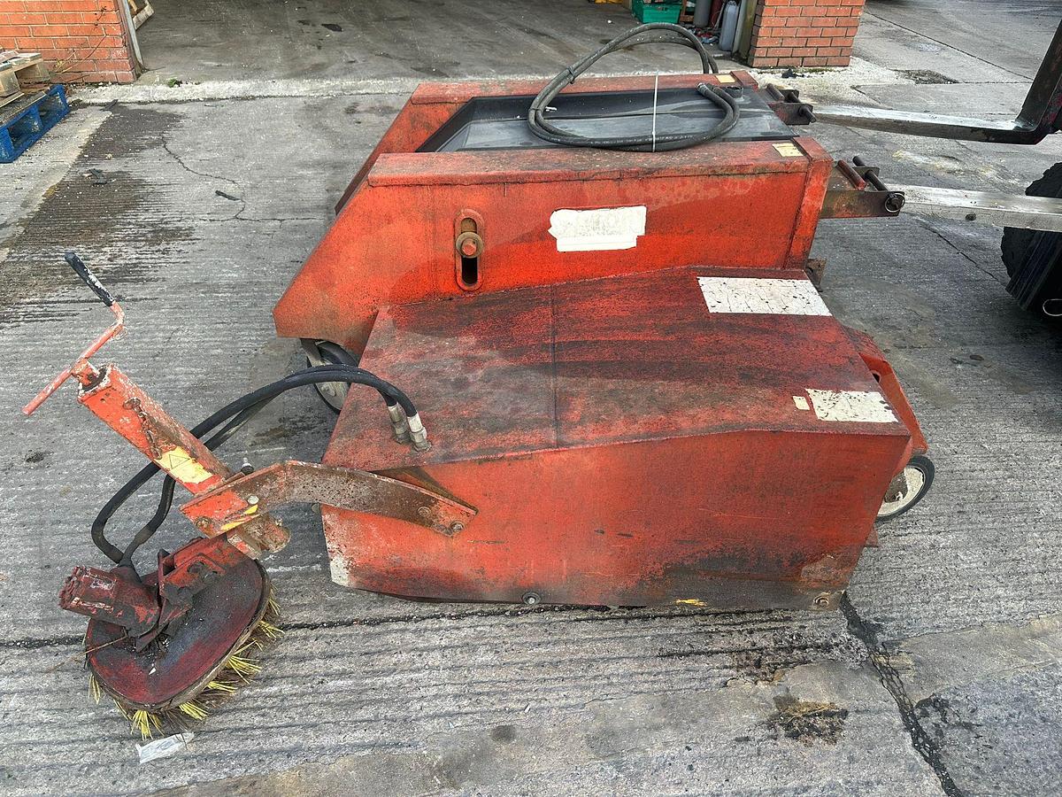 Used 2003 GURNEY REEVE & CO Hydraulic Sweeper CollectorMM213