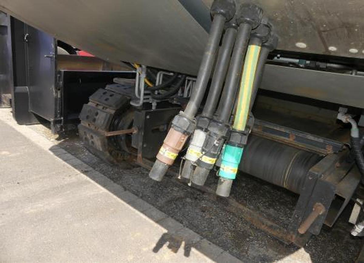 Used 2022 Untha XR3000C Tracked Single-shaft Shredder