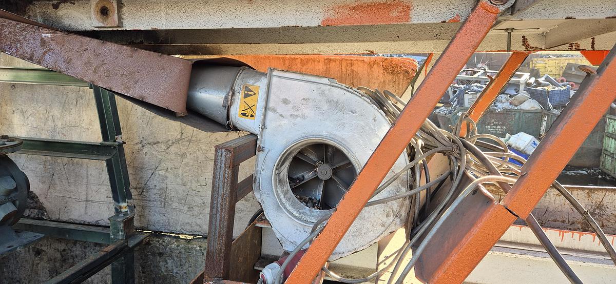 Used 2012 Shaker Feeder Unit