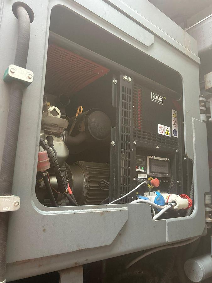 Used 2019 Untha XR3000C Tracked Single-shaft Shredder